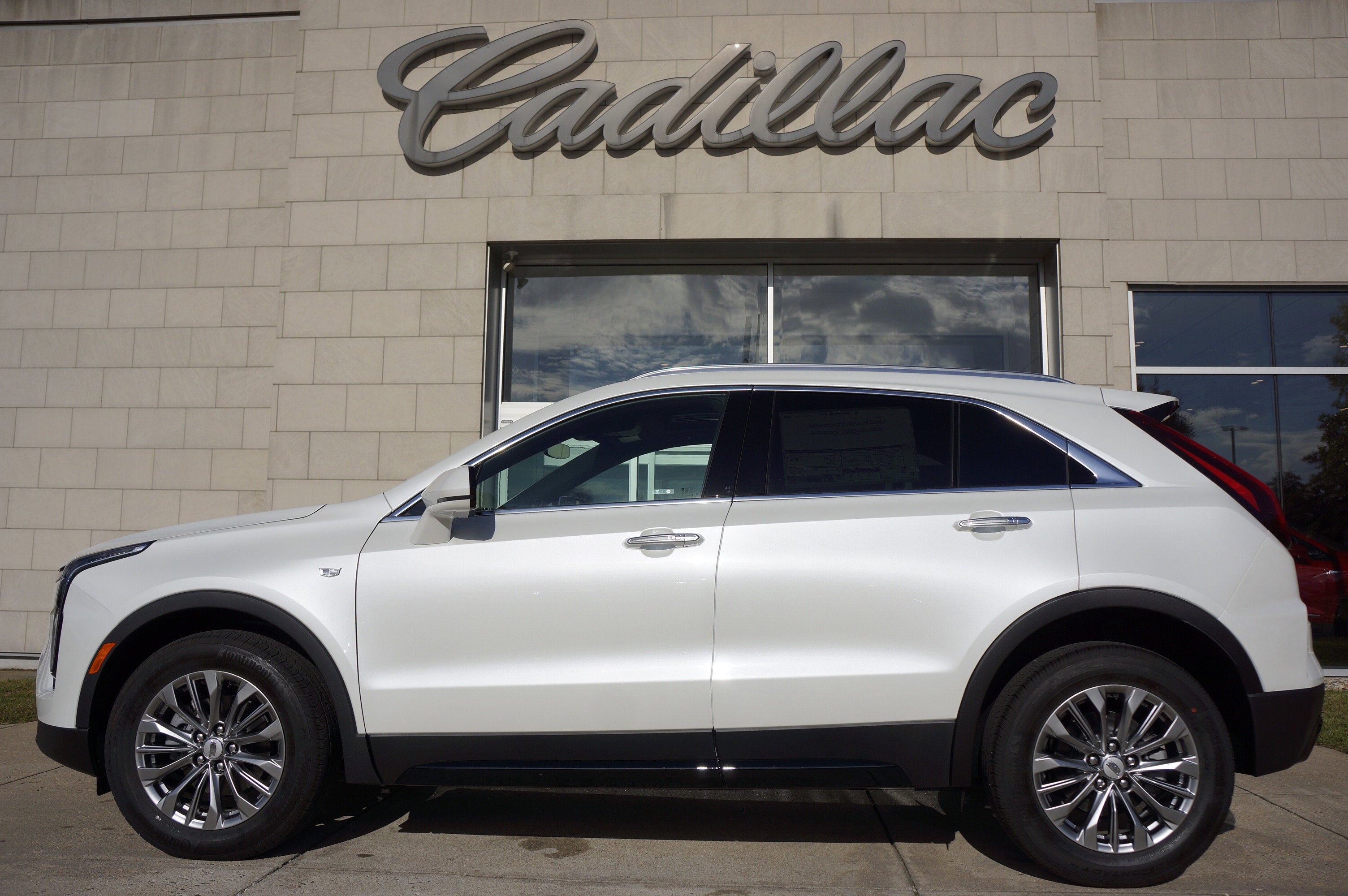 2024 Cadillac XT4 Premium Luxury