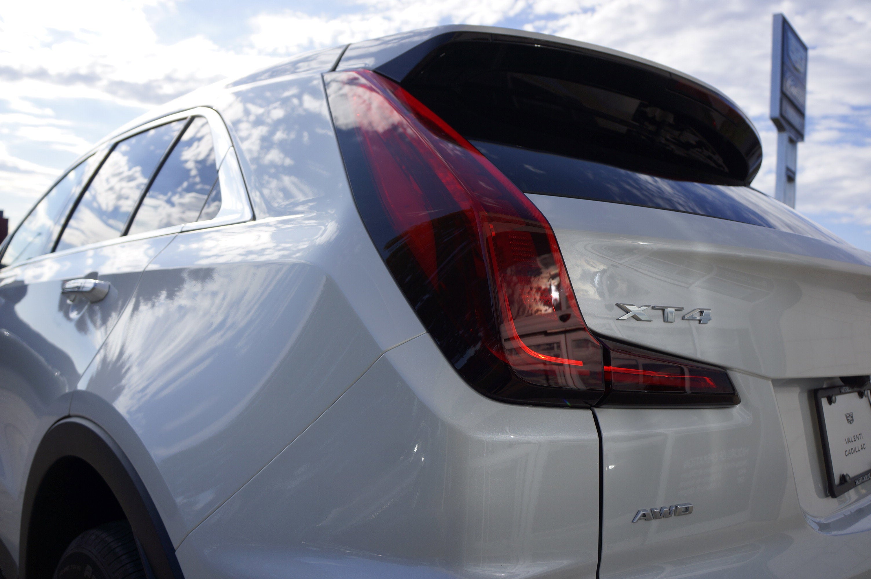 2024 Cadillac XT4 Premium Luxury