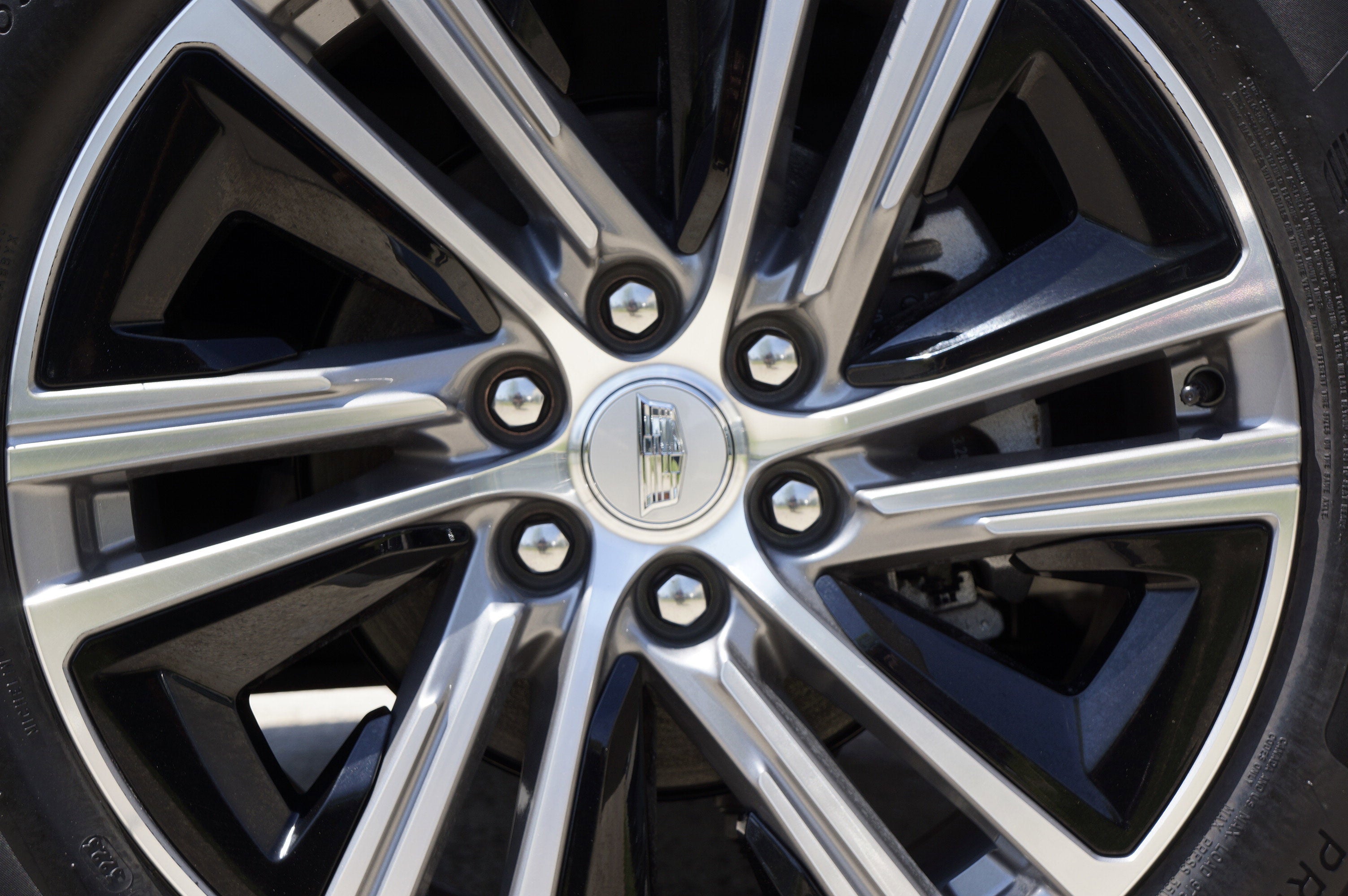 2024 Cadillac LYRIQ Tech