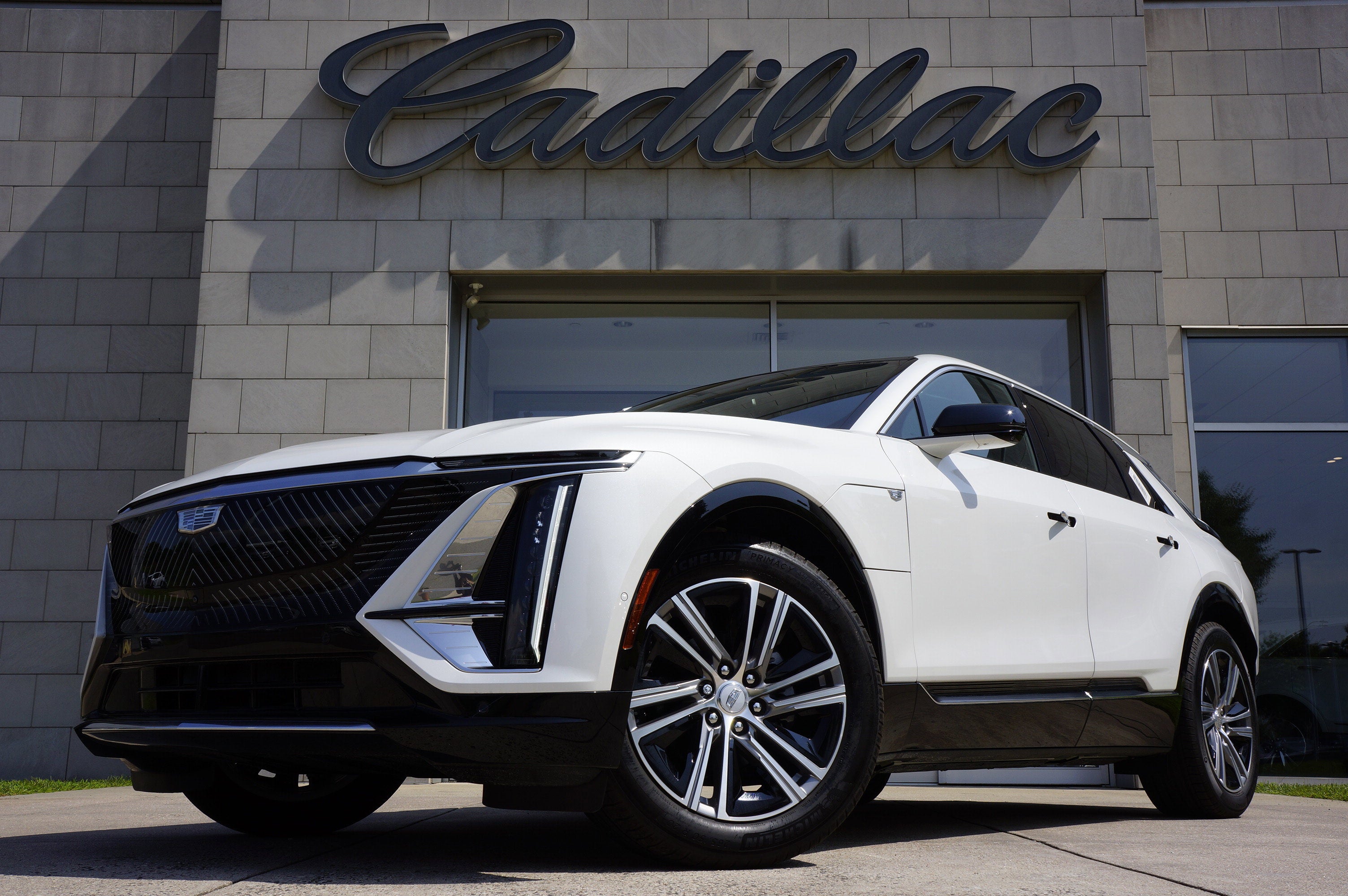 2024 Cadillac LYRIQ Luxury 2