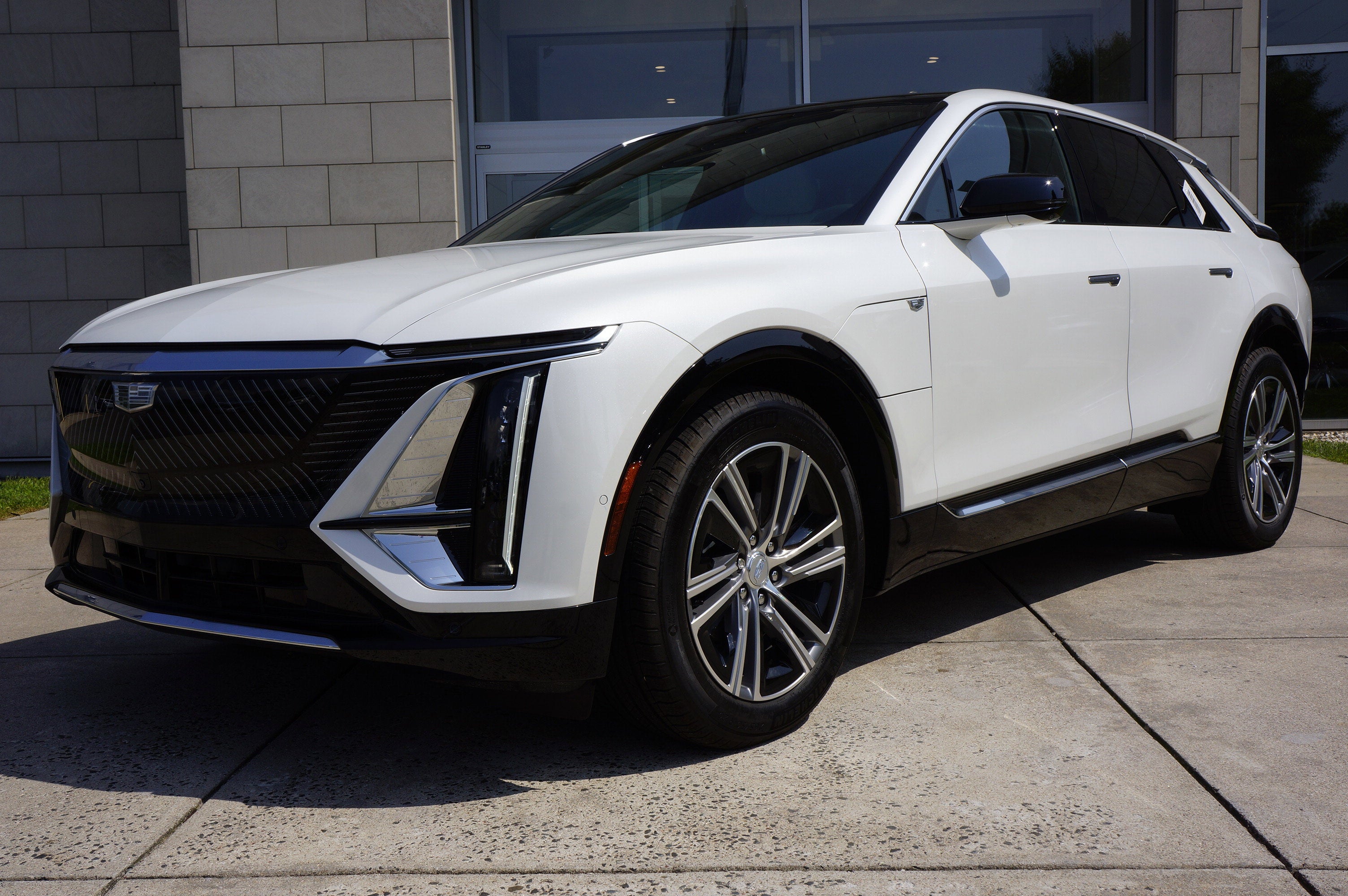 2024 Cadillac LYRIQ Luxury 2