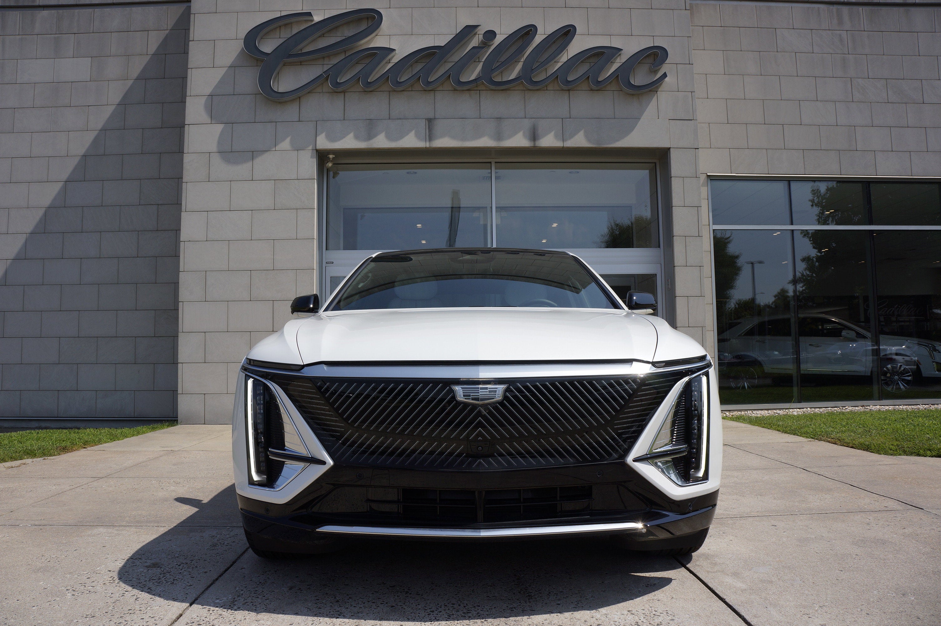 2024 Cadillac LYRIQ Luxury 2
