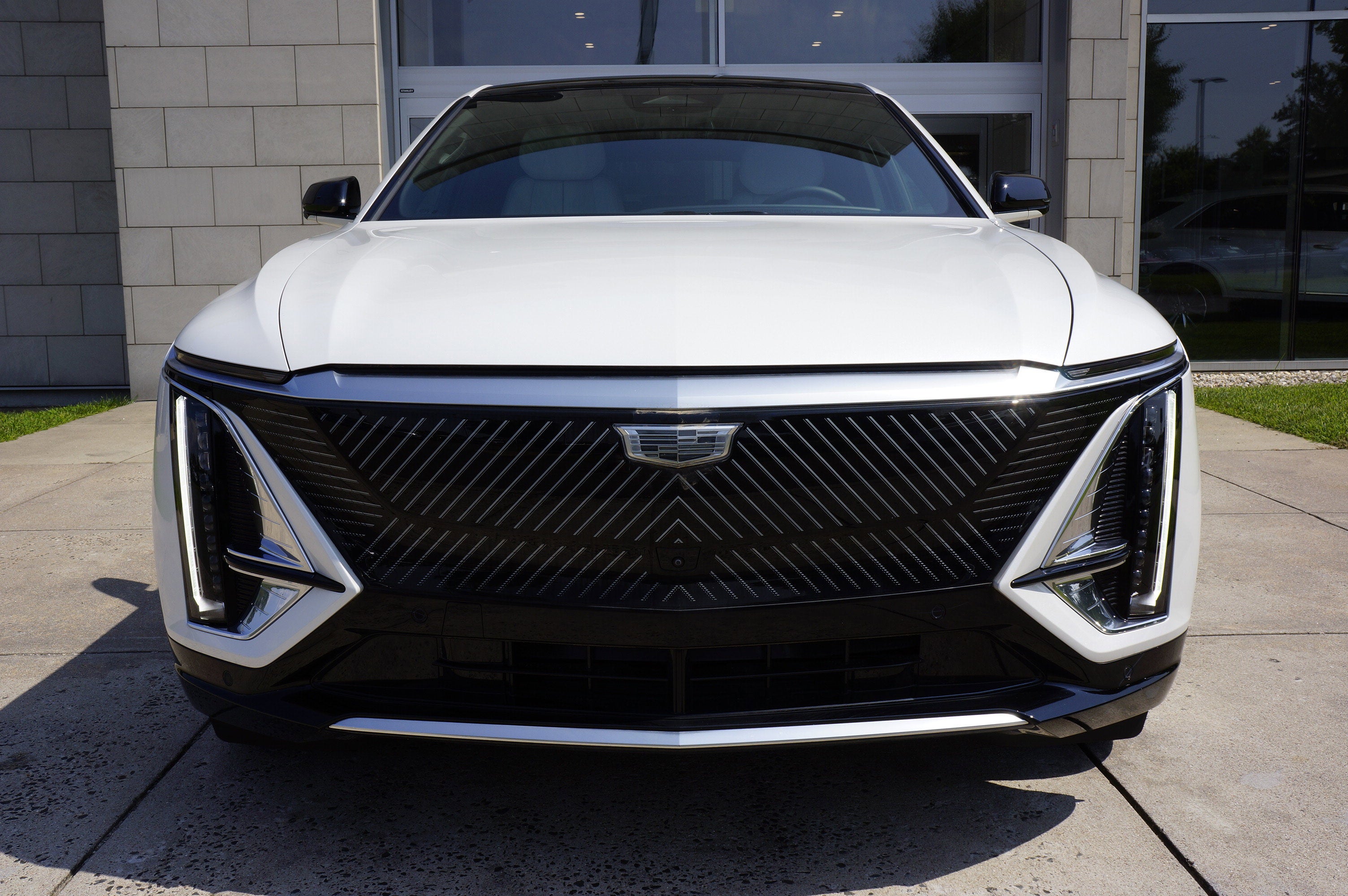 2024 Cadillac LYRIQ Luxury 2