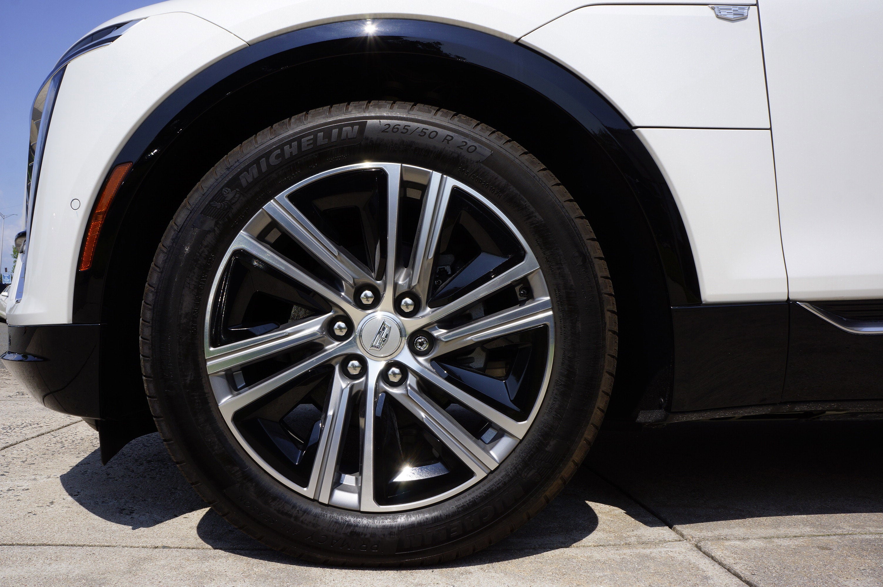 2024 Cadillac LYRIQ Luxury 2