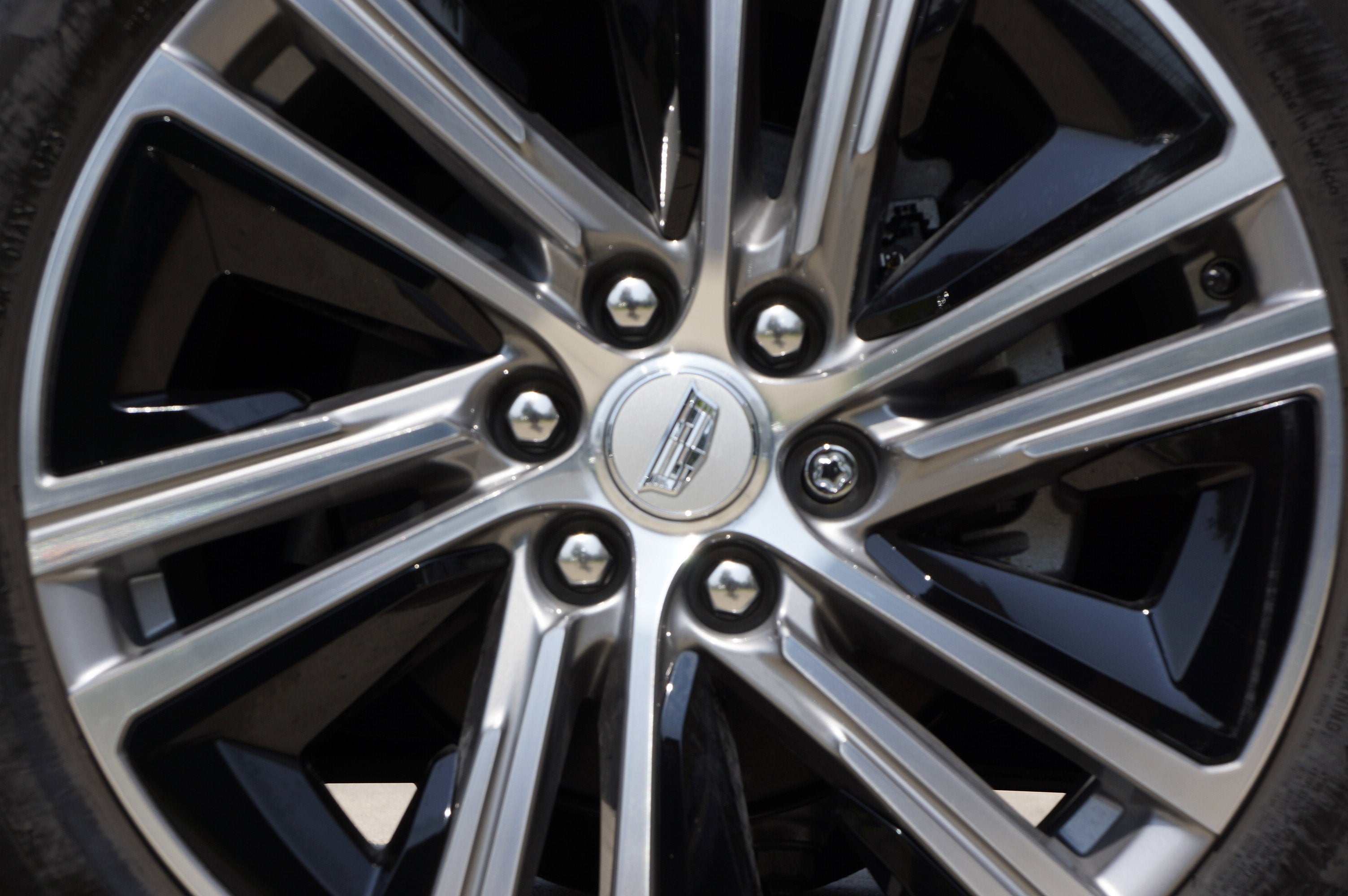 2024 Cadillac LYRIQ Luxury 2