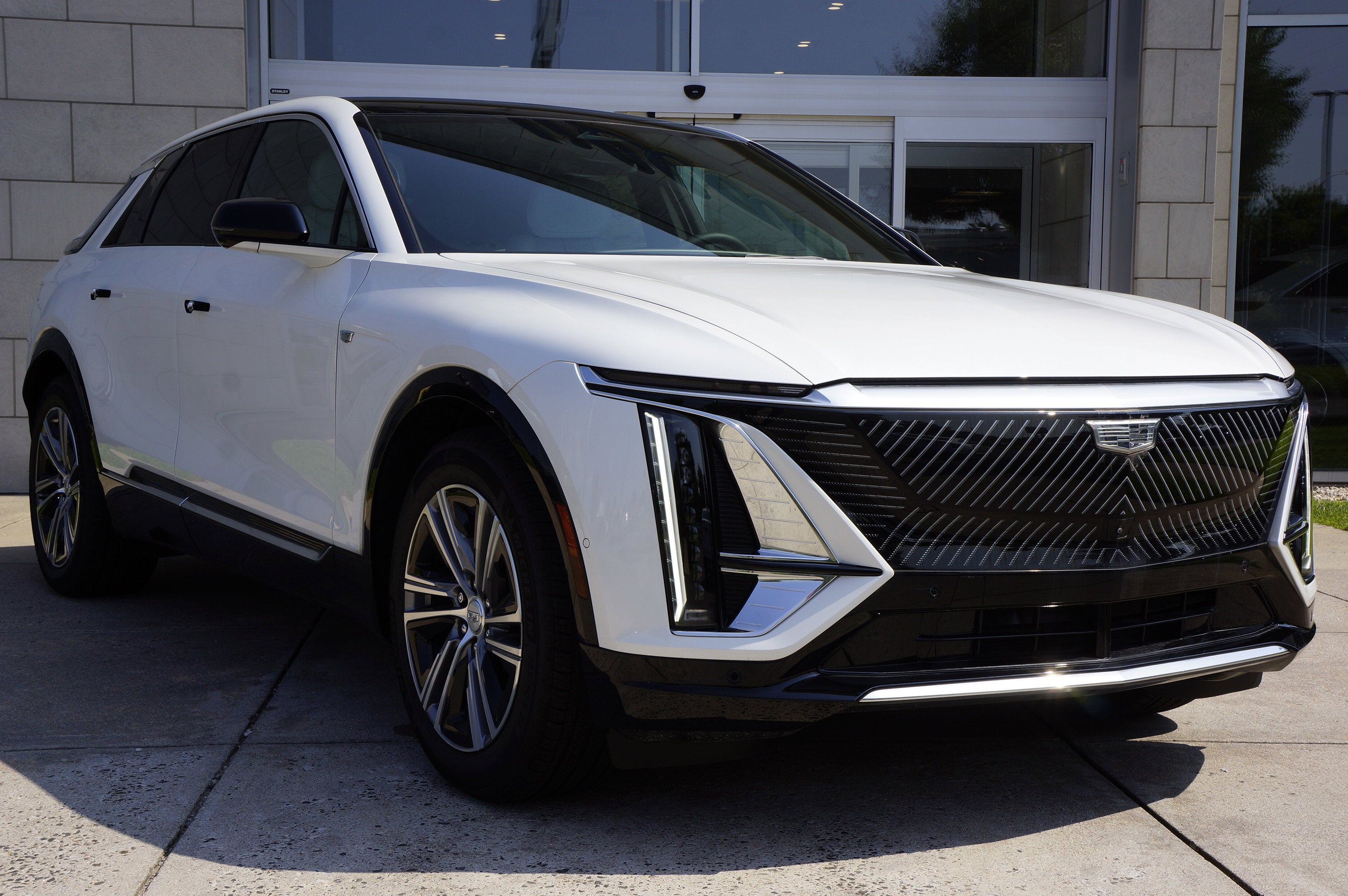 2024 Cadillac LYRIQ Luxury 2