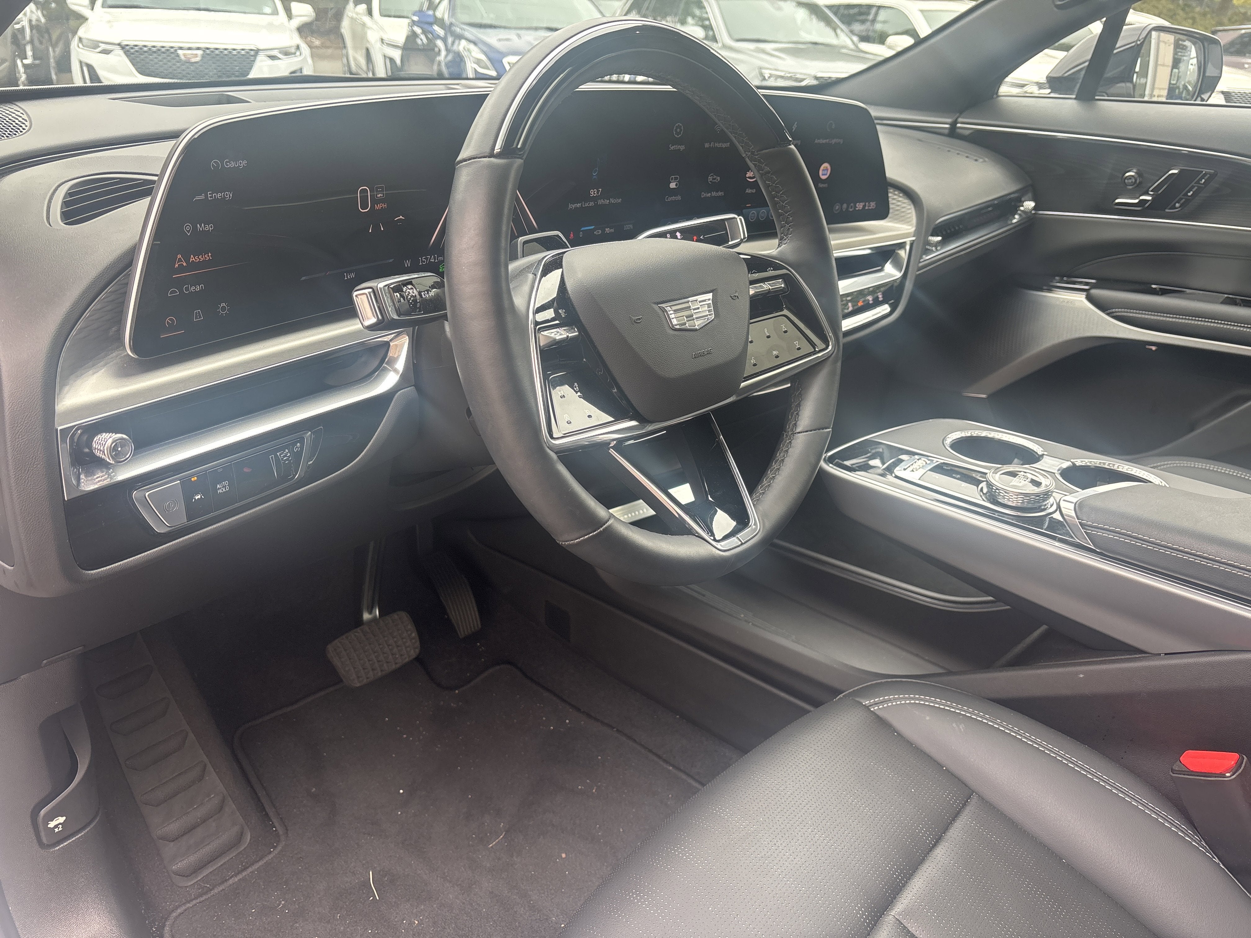 2024 Cadillac LYRIQ Luxury 2