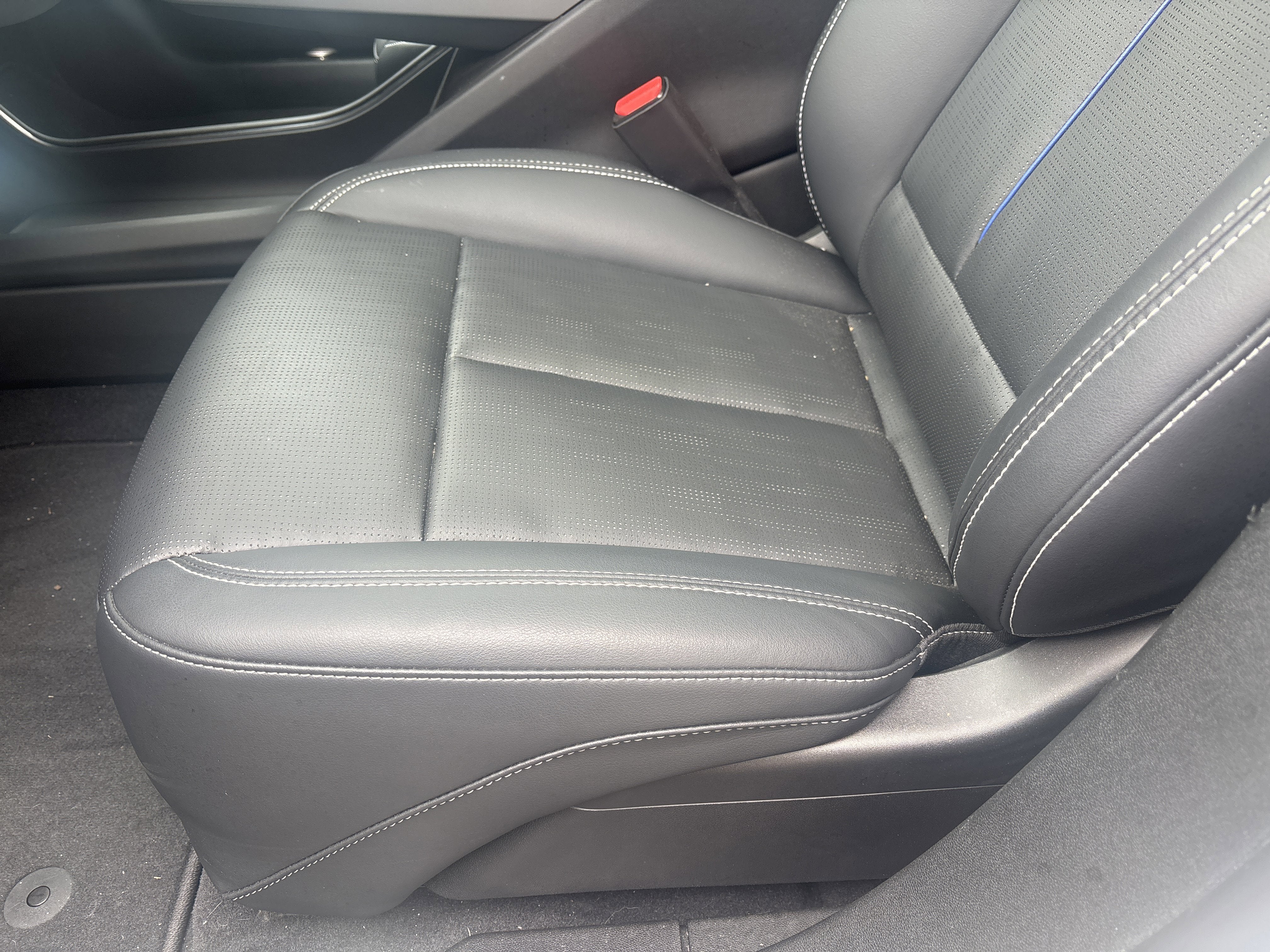 2024 Cadillac LYRIQ Luxury 2