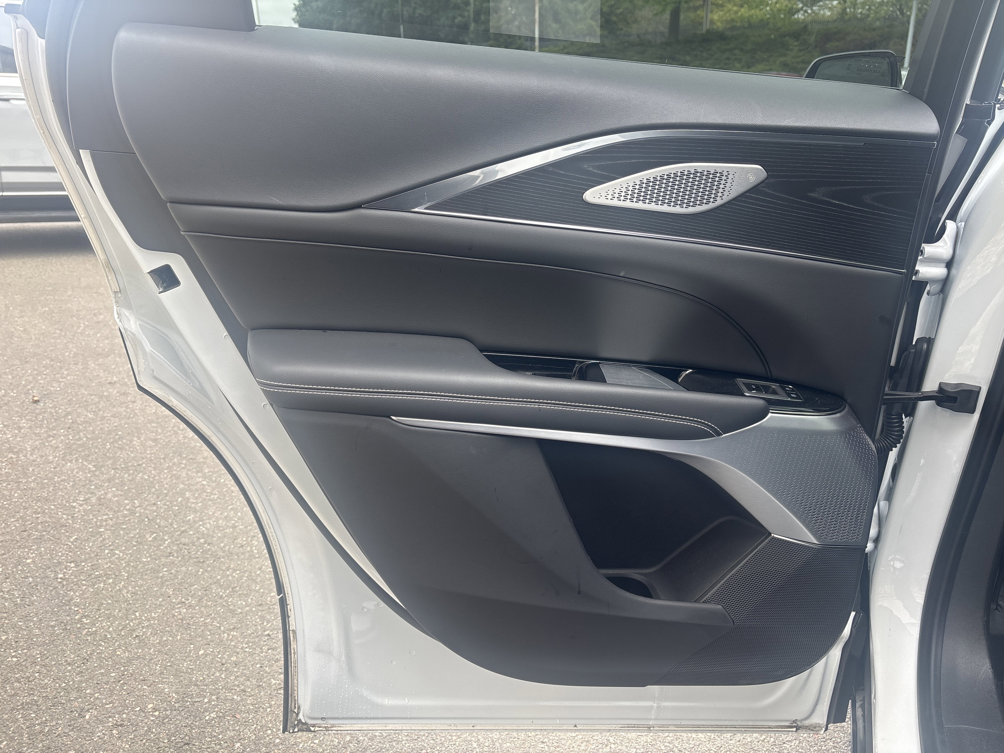 2024 Cadillac LYRIQ Luxury 2