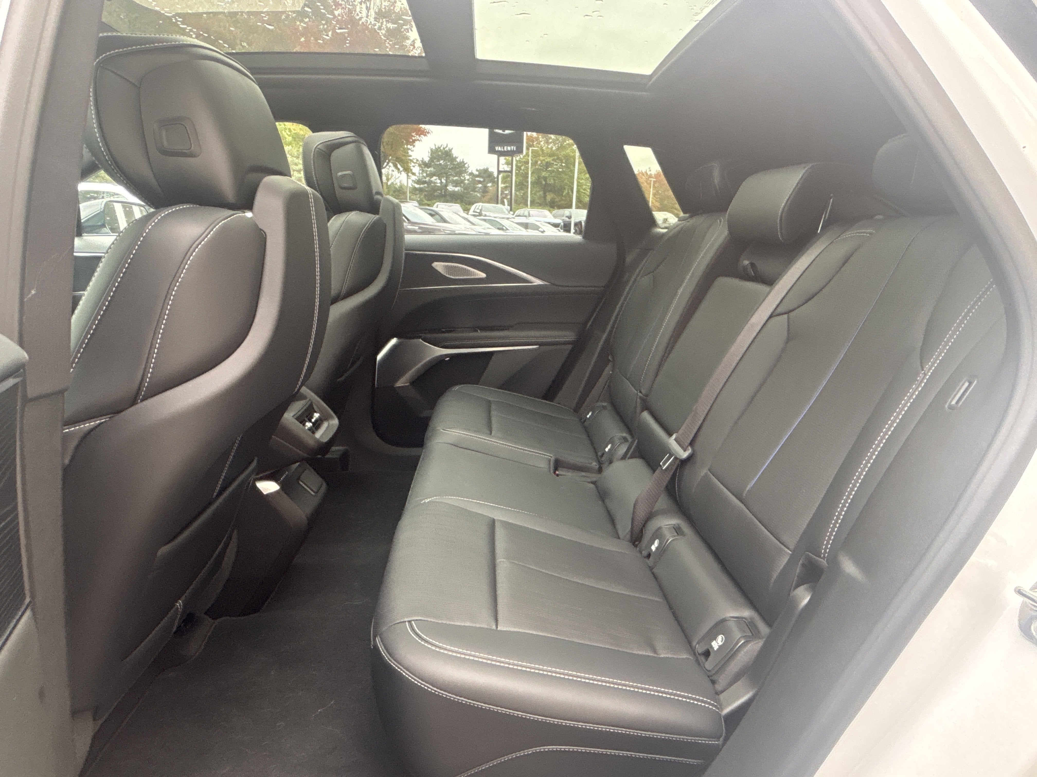 2024 Cadillac LYRIQ Luxury 2