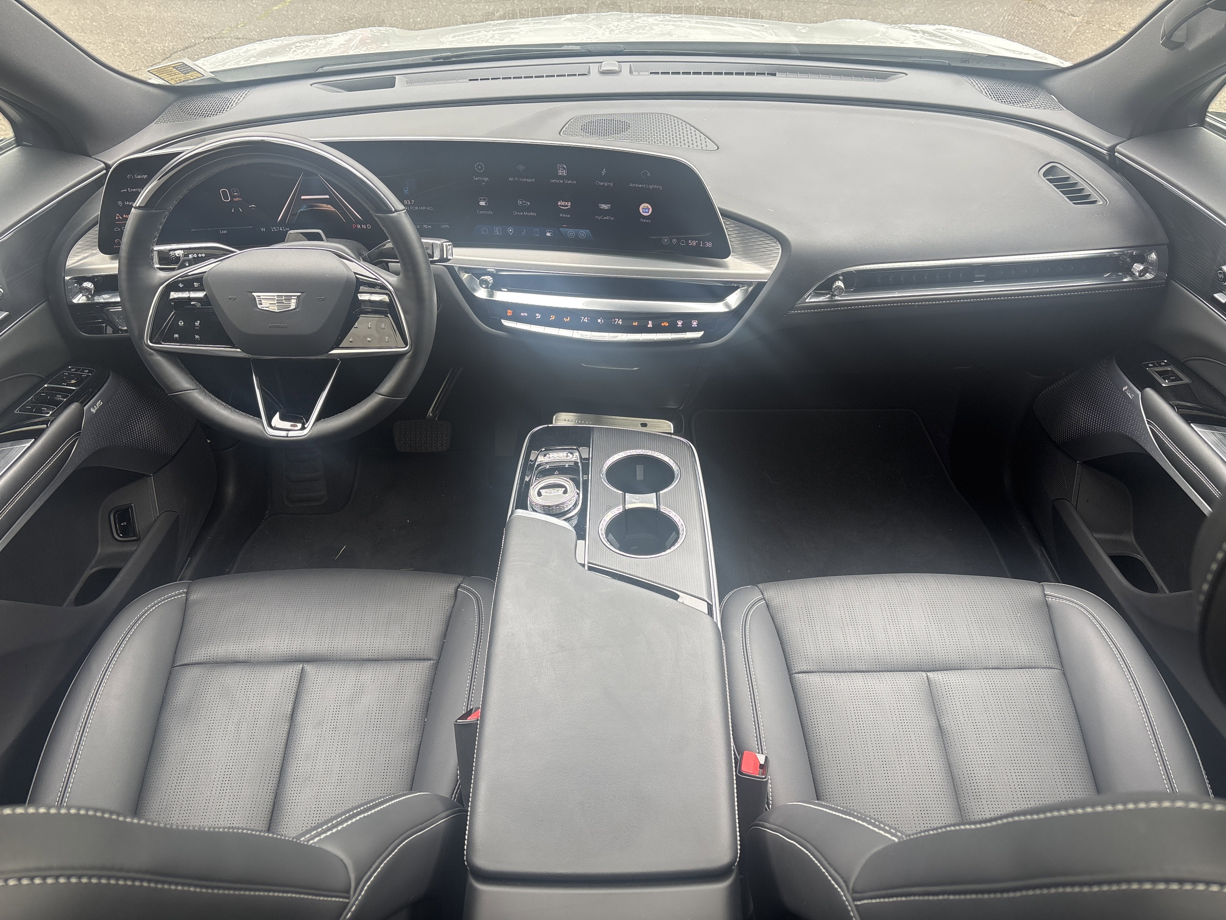 2024 Cadillac LYRIQ Luxury 2