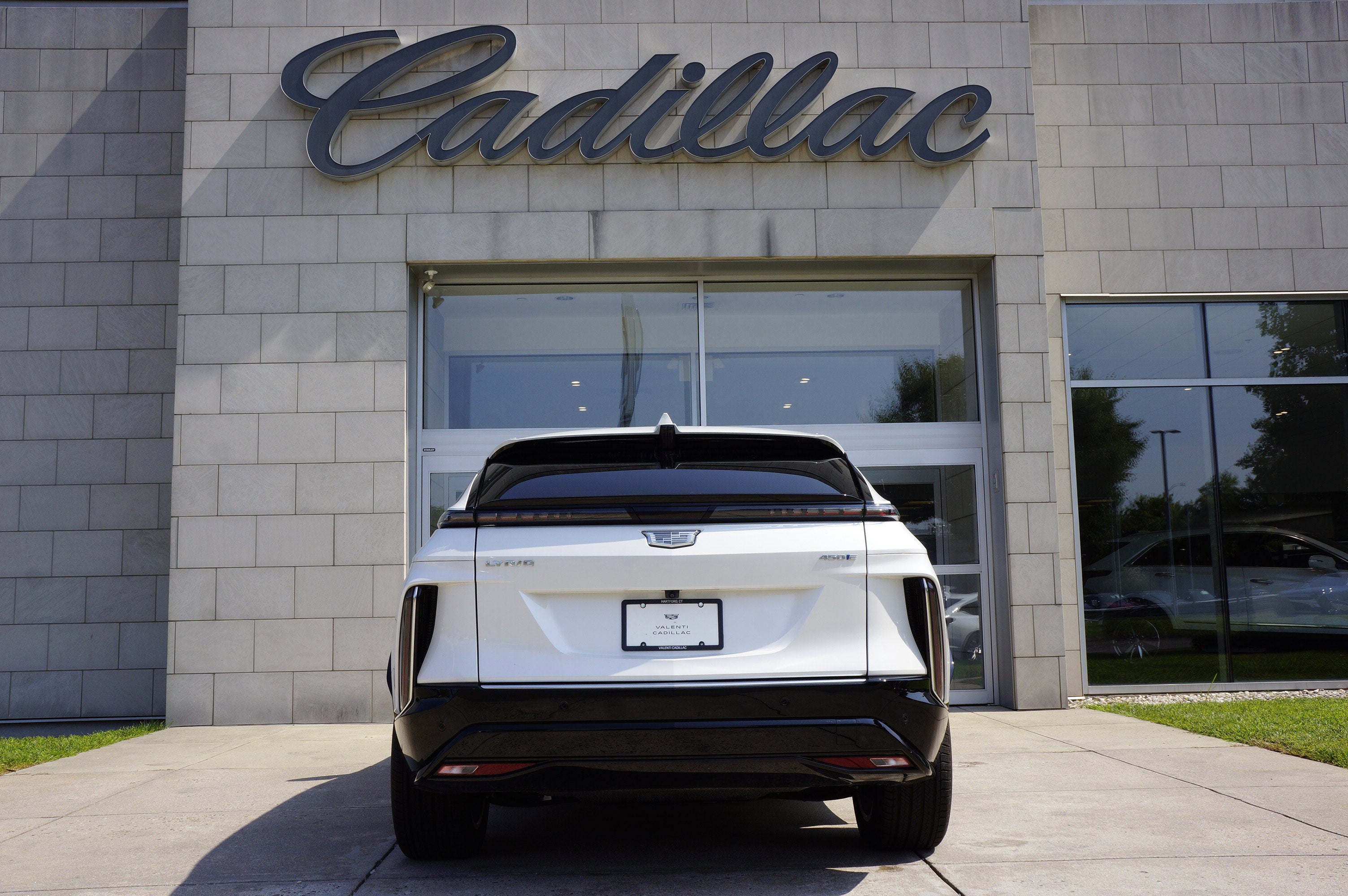 2024 Cadillac LYRIQ Luxury 2