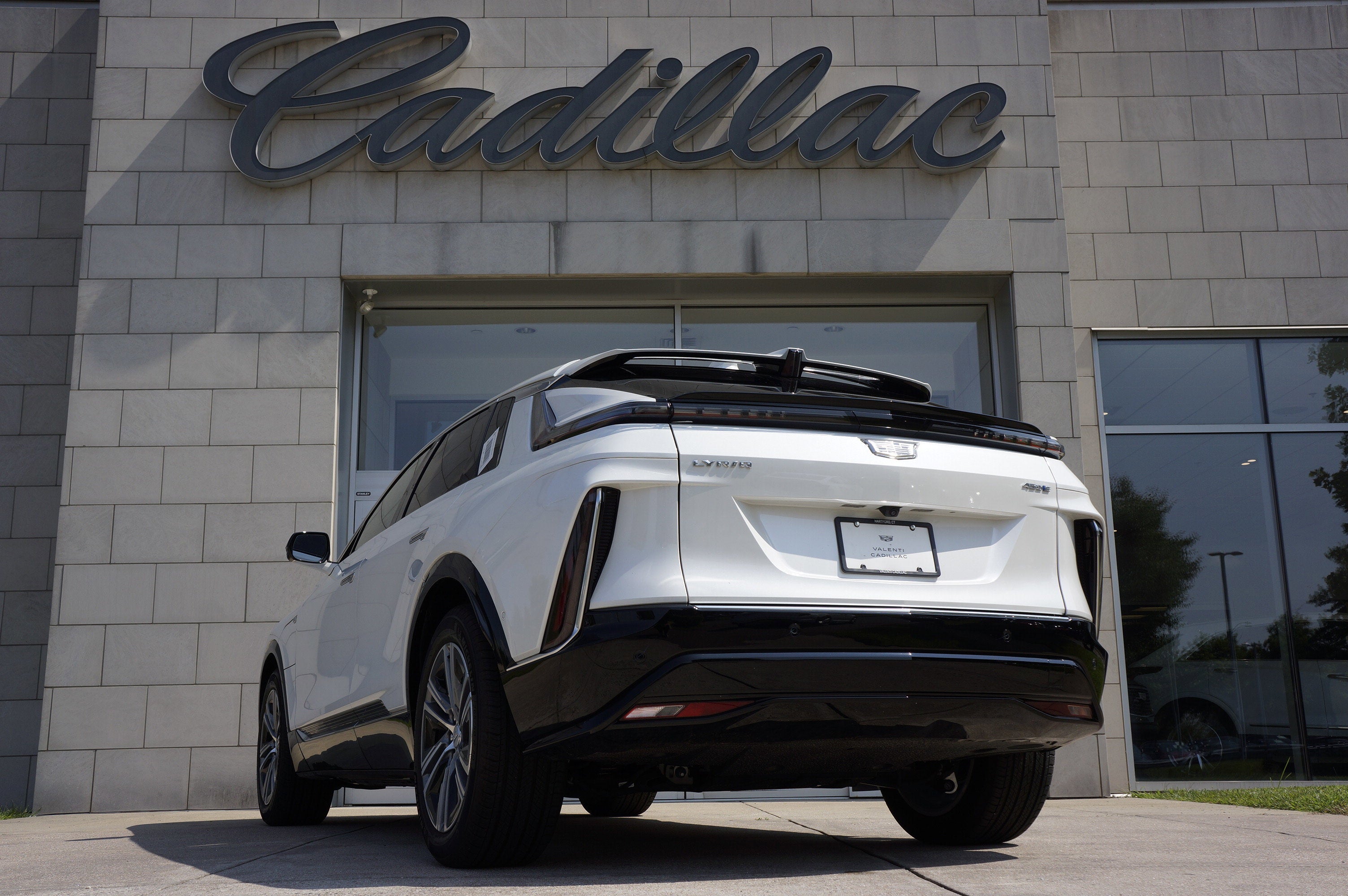 2024 Cadillac LYRIQ Luxury 2