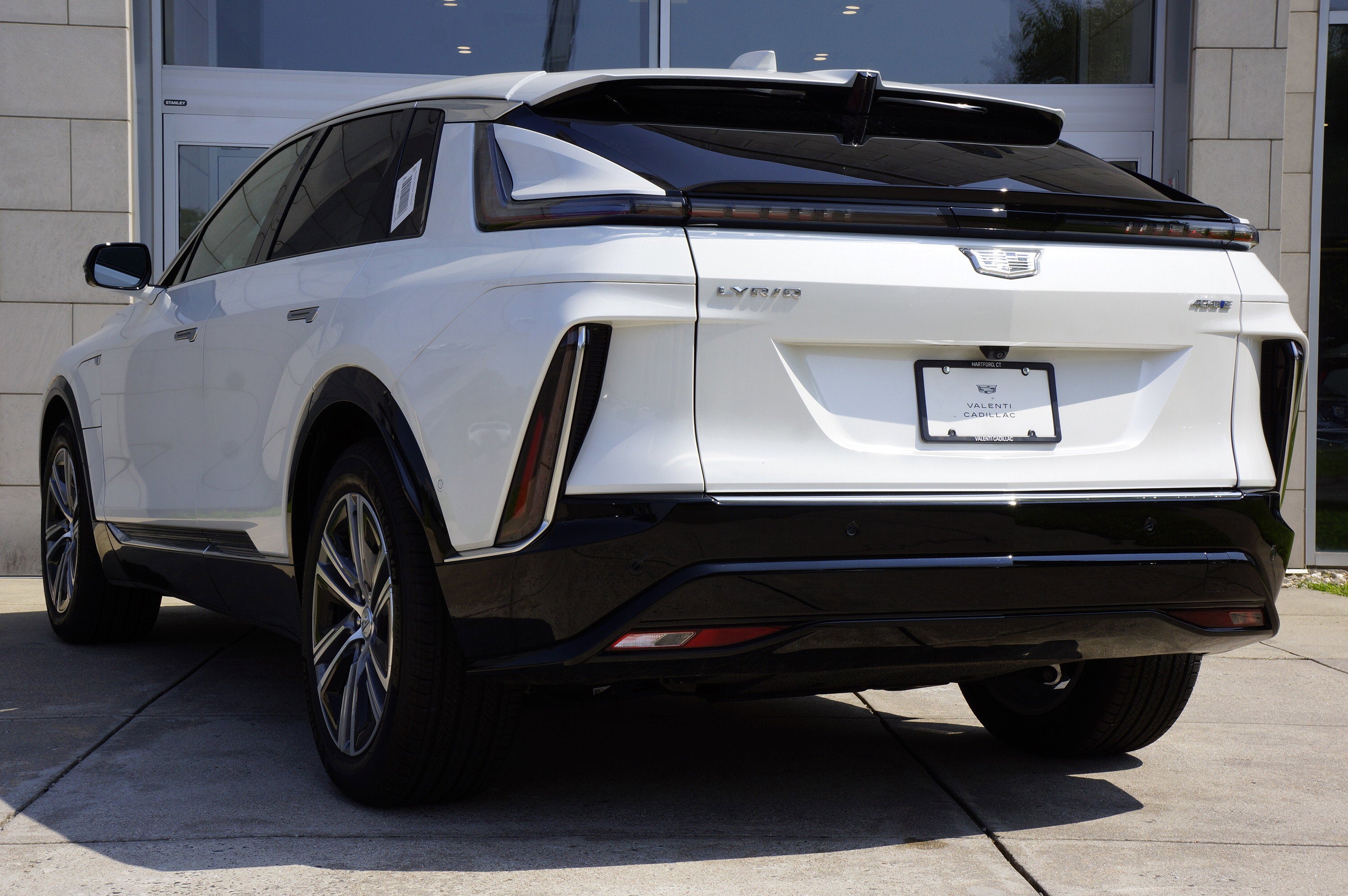 2024 Cadillac LYRIQ Luxury 2