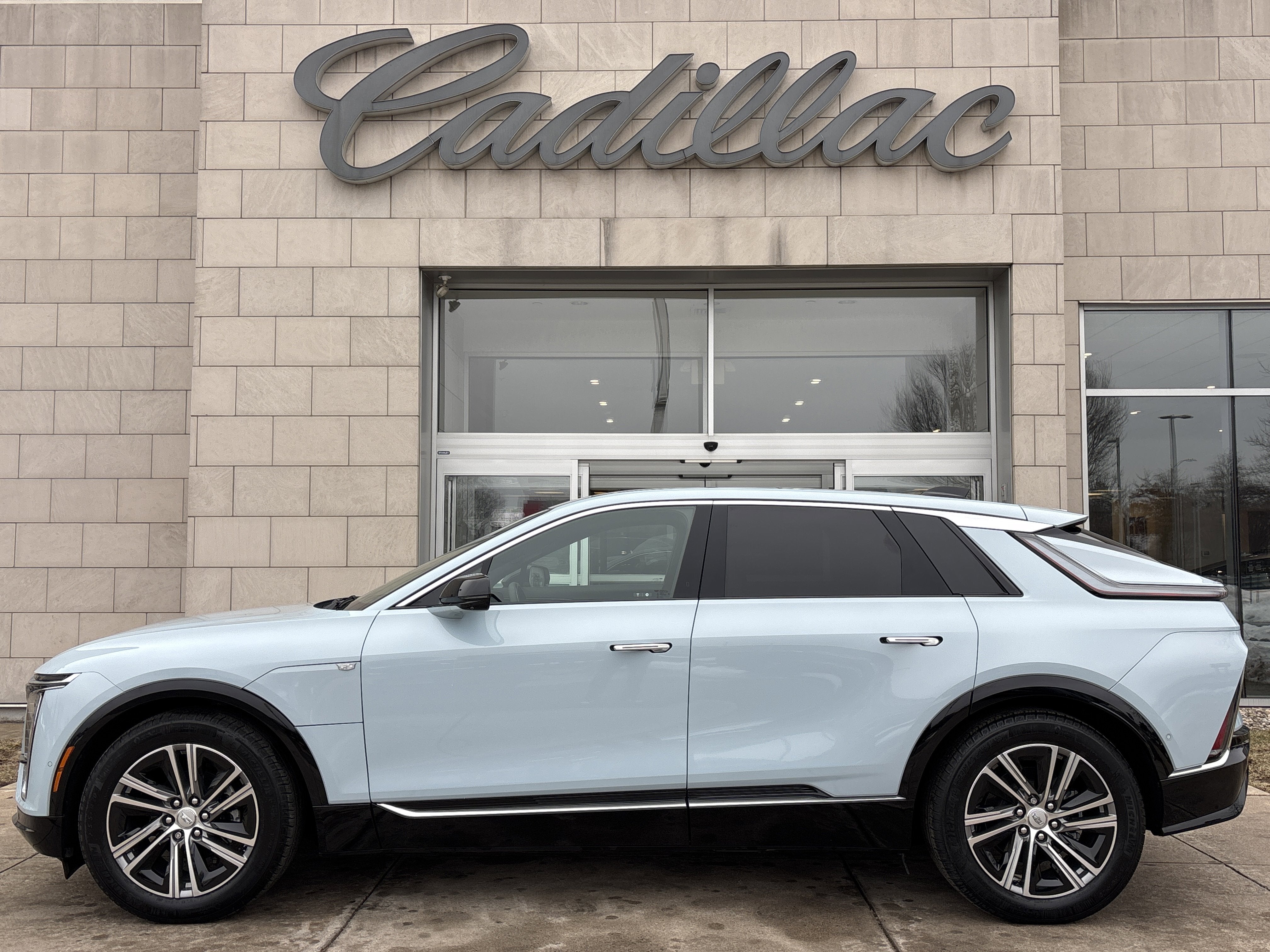 2024 Cadillac LYRIQ Luxury 3