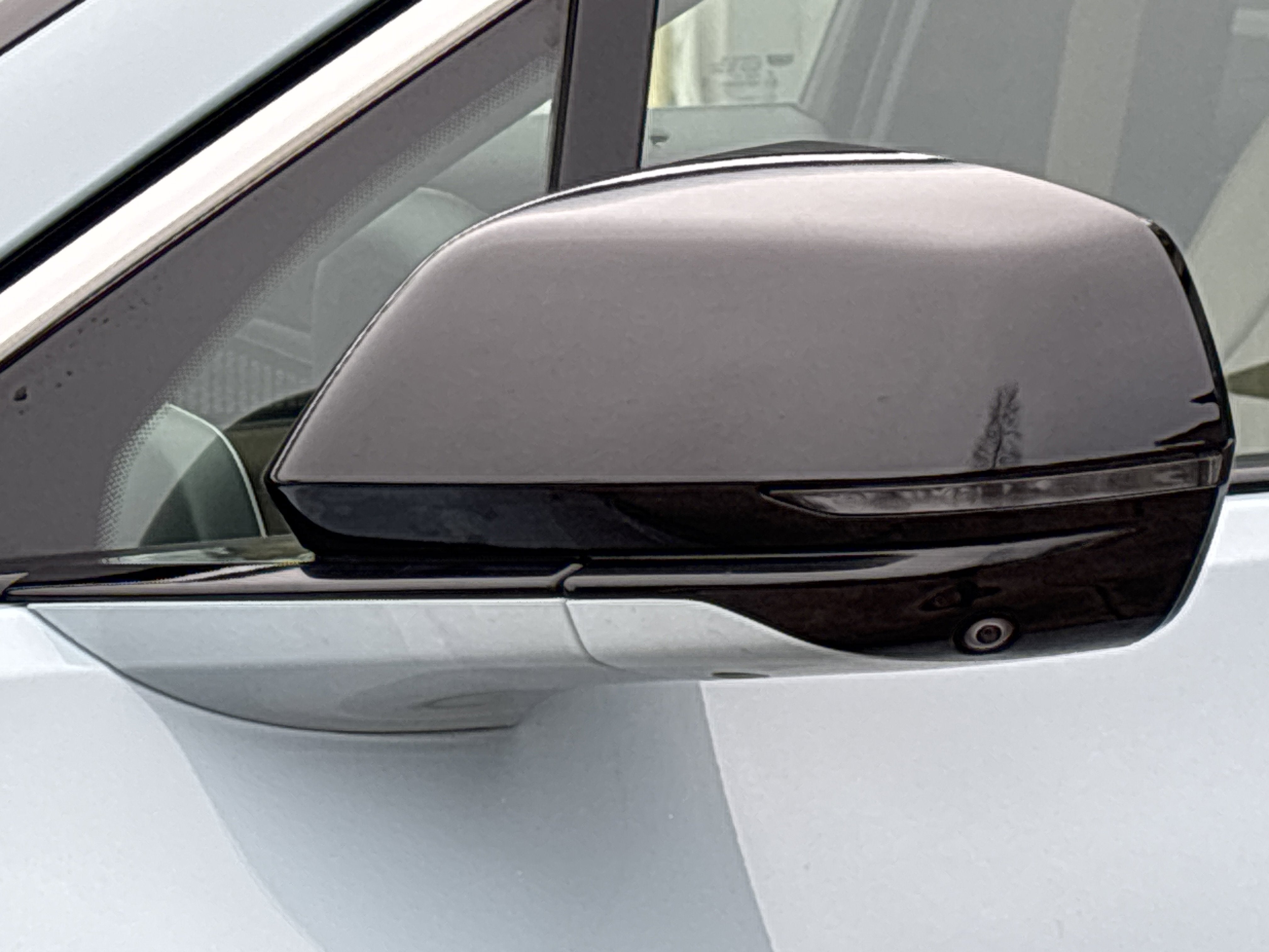 2024 Cadillac LYRIQ Luxury 3