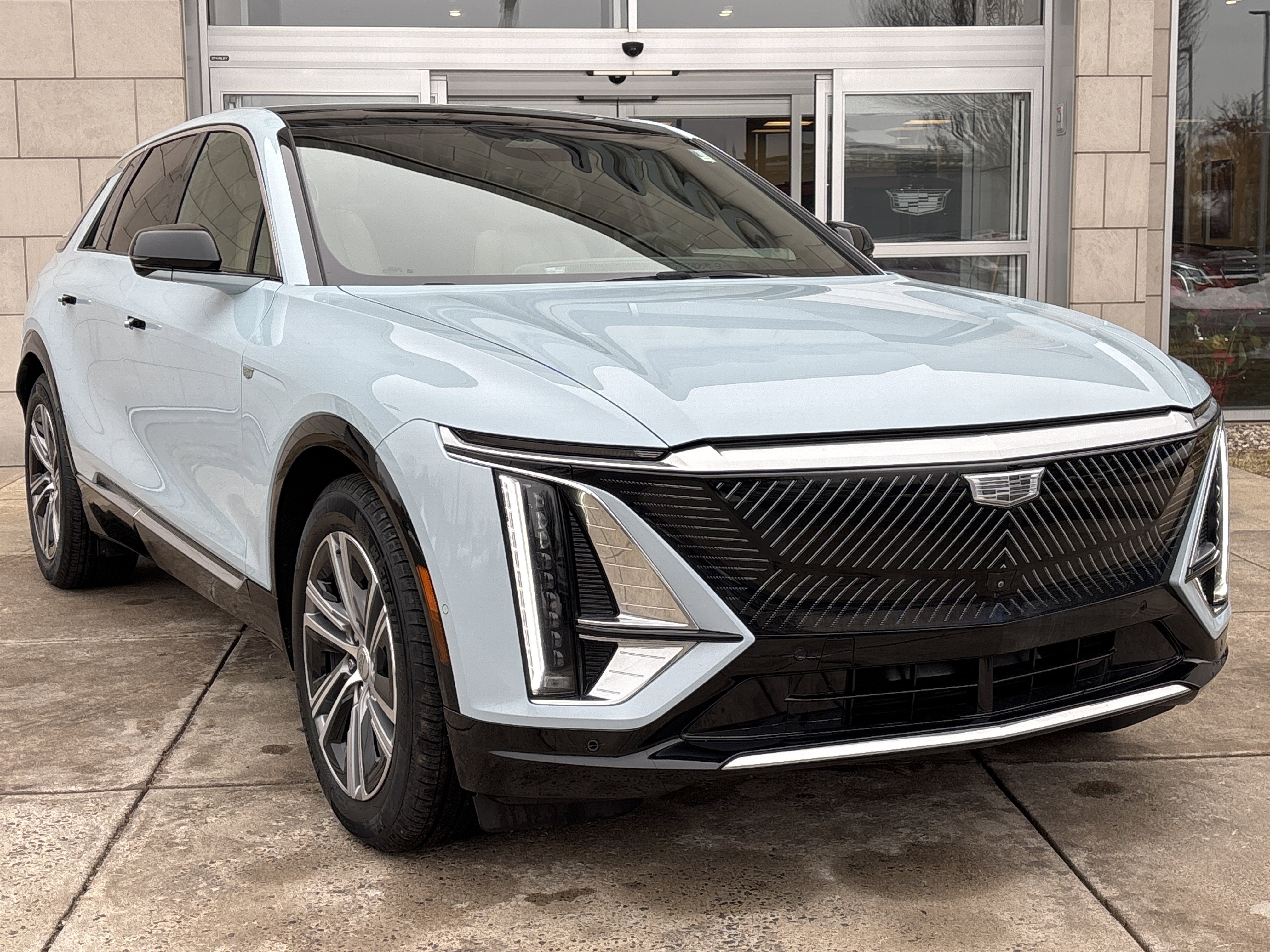 2024 Cadillac LYRIQ Luxury 3