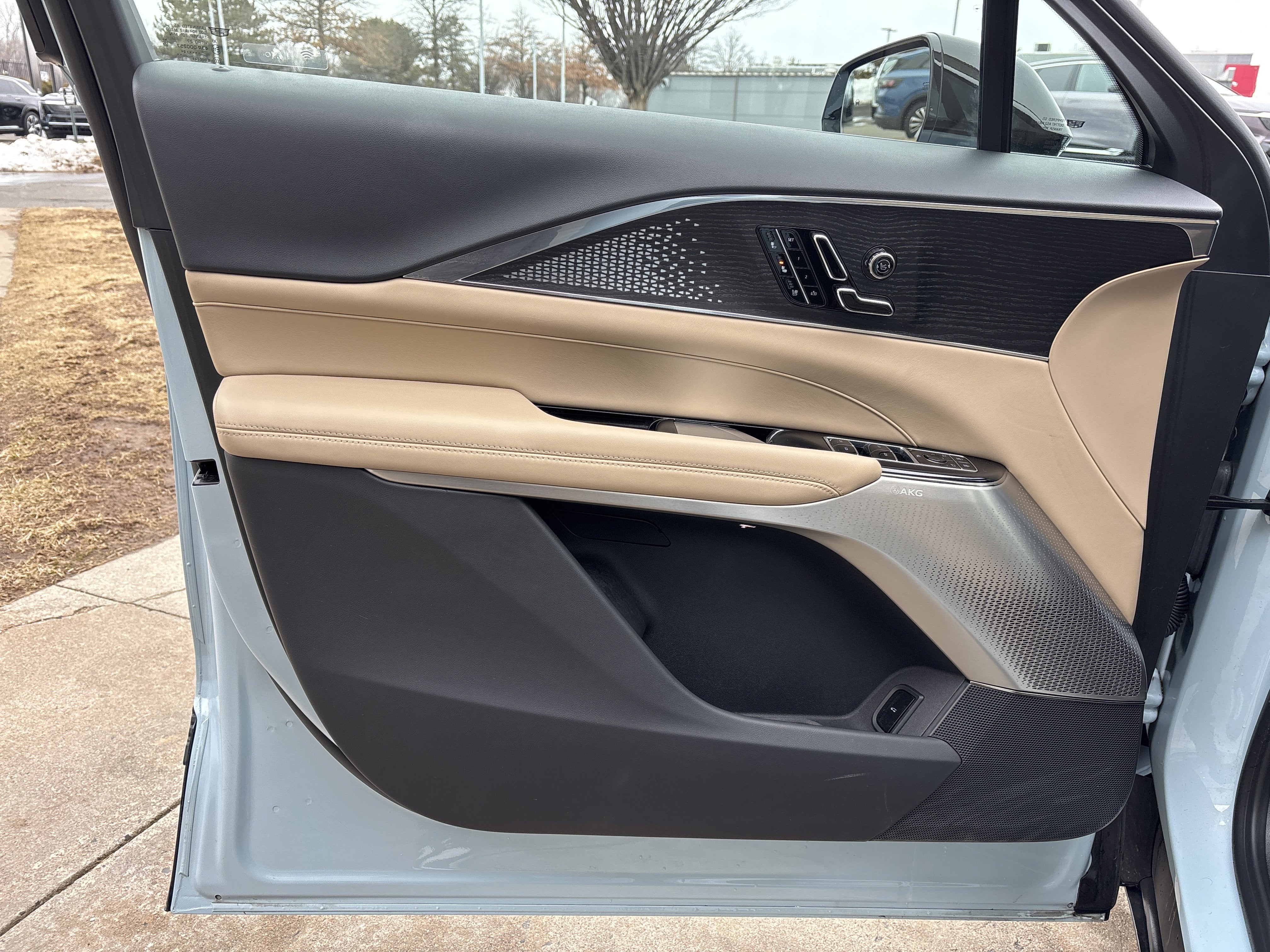 2024 Cadillac LYRIQ Luxury 3