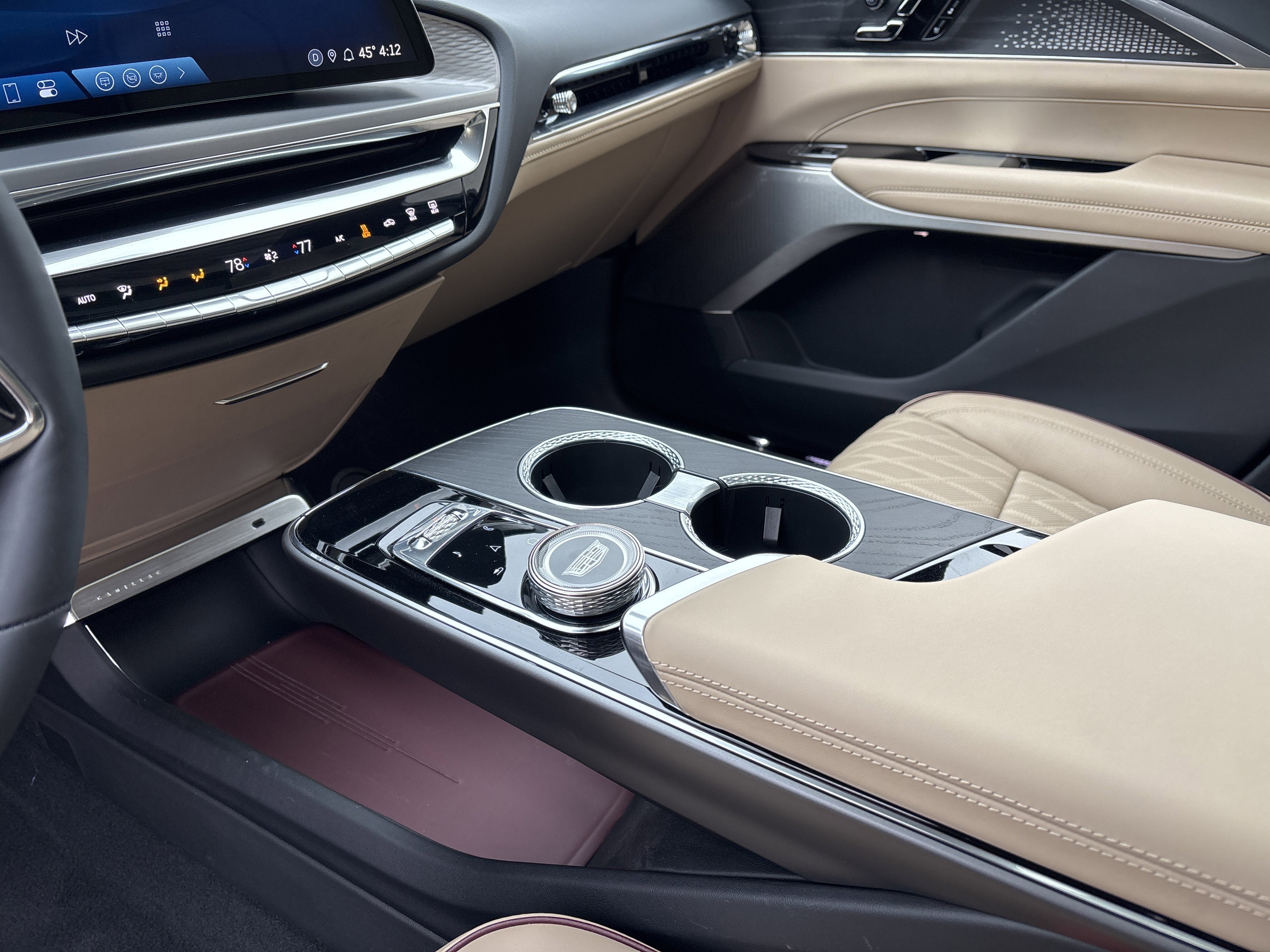 2024 Cadillac LYRIQ Luxury 3