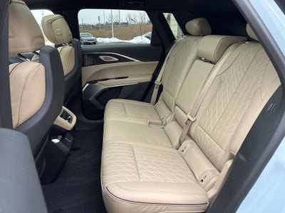 2024 Cadillac LYRIQ Luxury 3