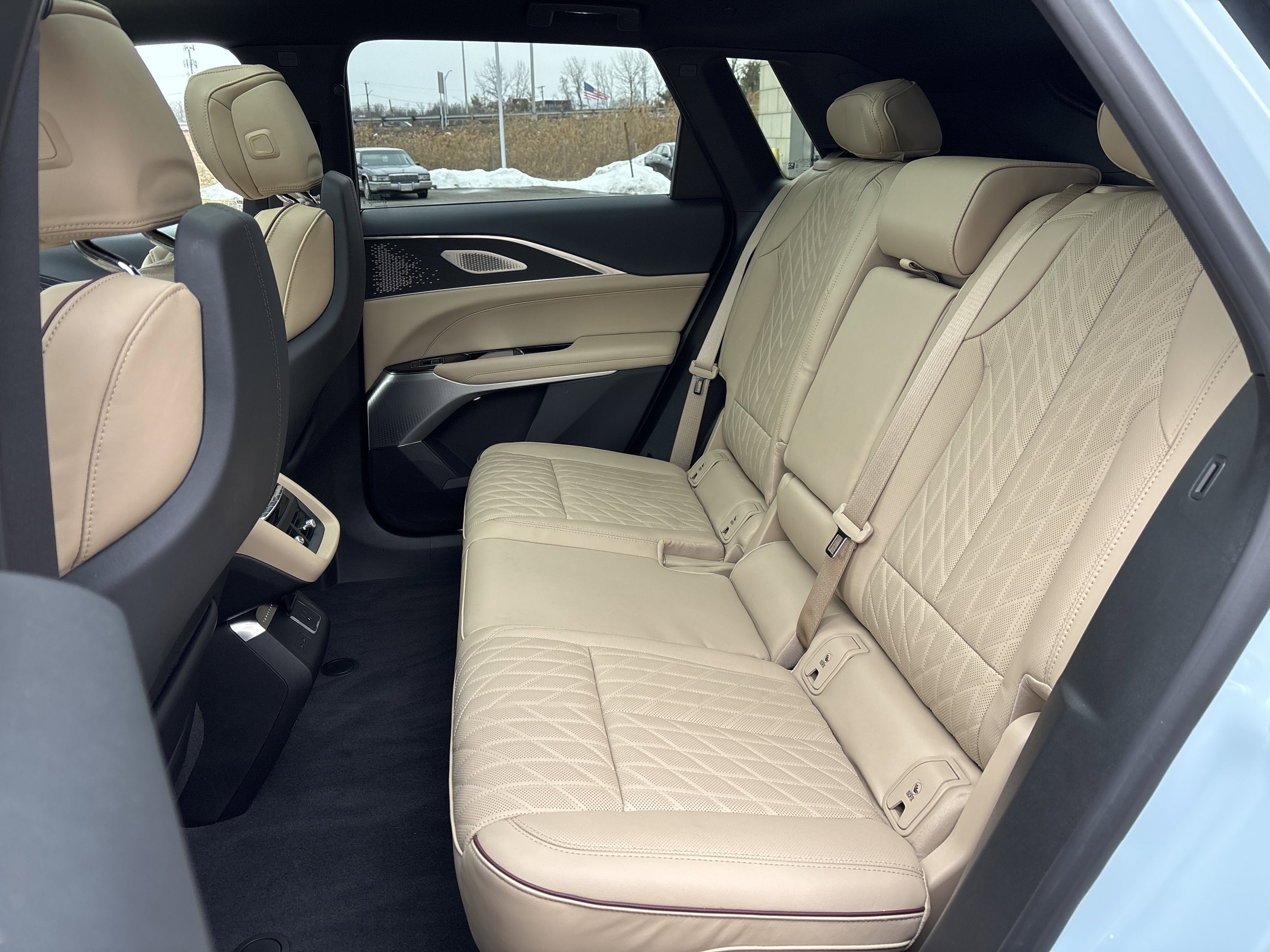 2024 Cadillac LYRIQ Luxury 3