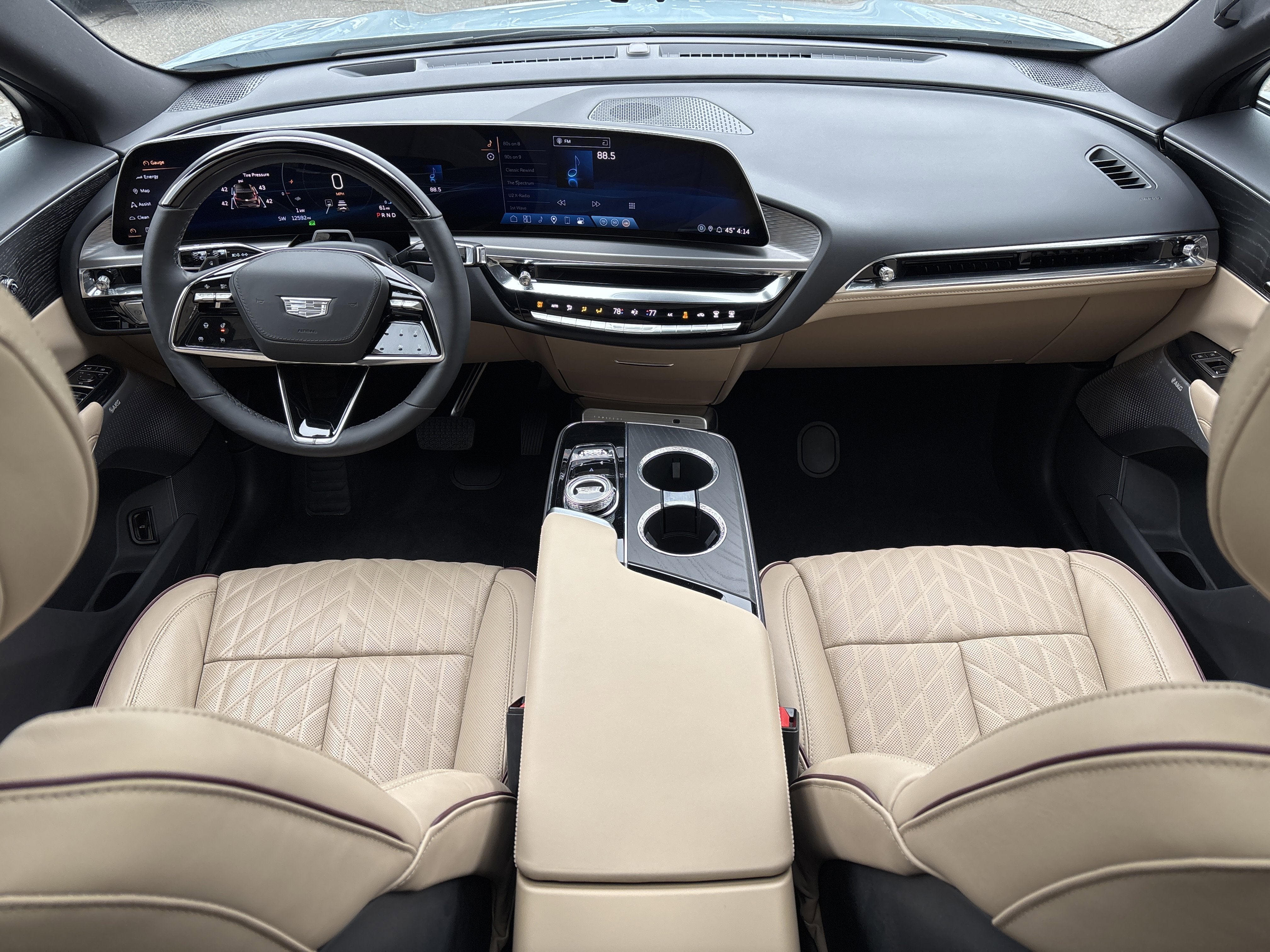 2024 Cadillac LYRIQ Luxury 3