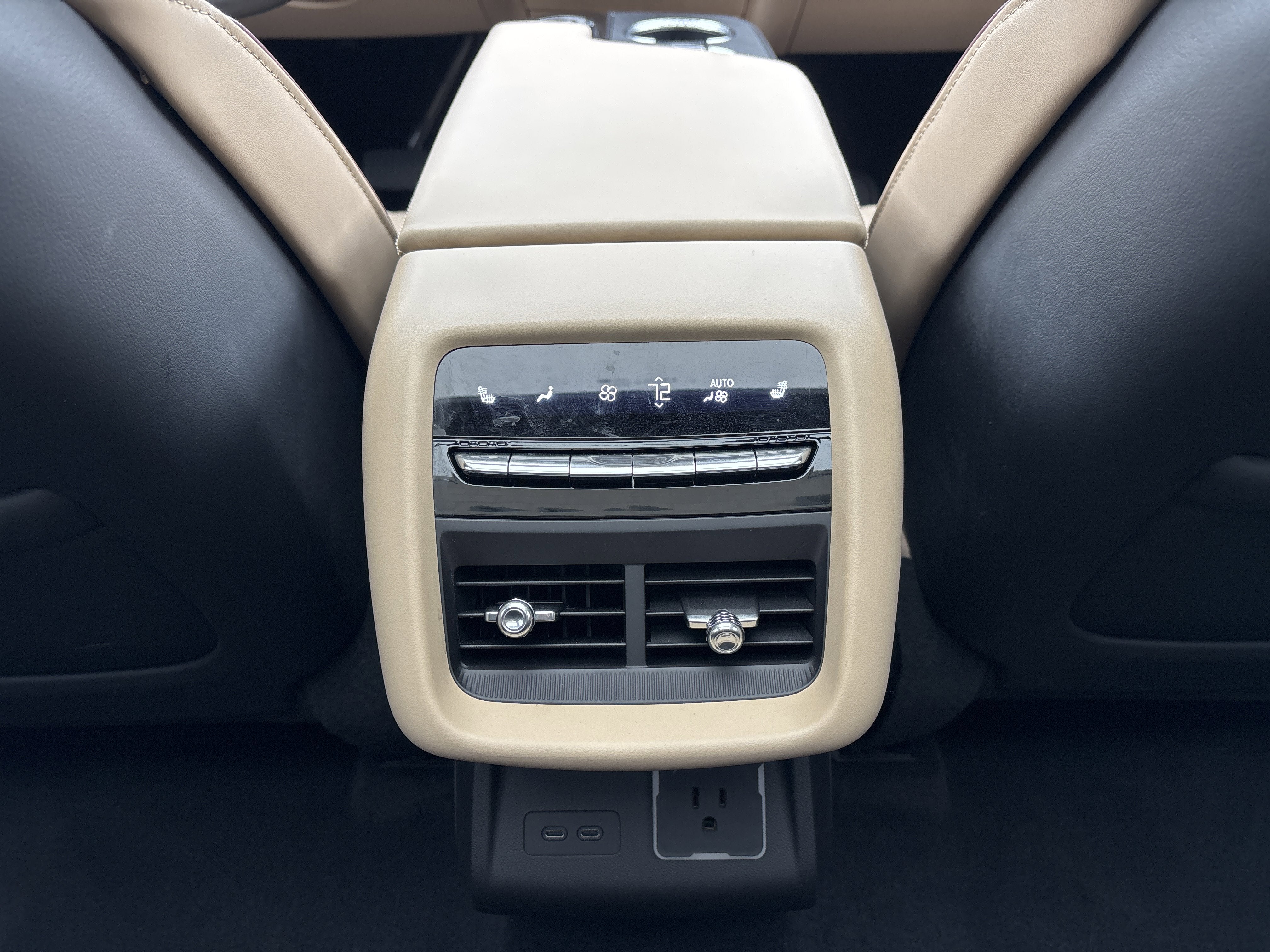 2024 Cadillac LYRIQ Luxury 3