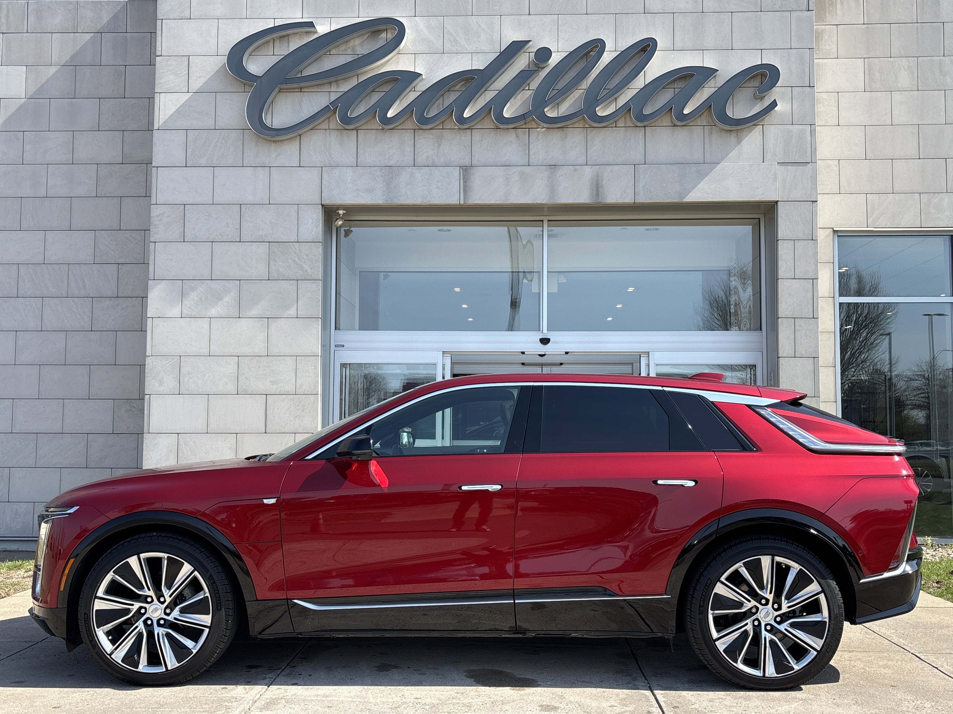 2024 Cadillac LYRIQ Luxury 3