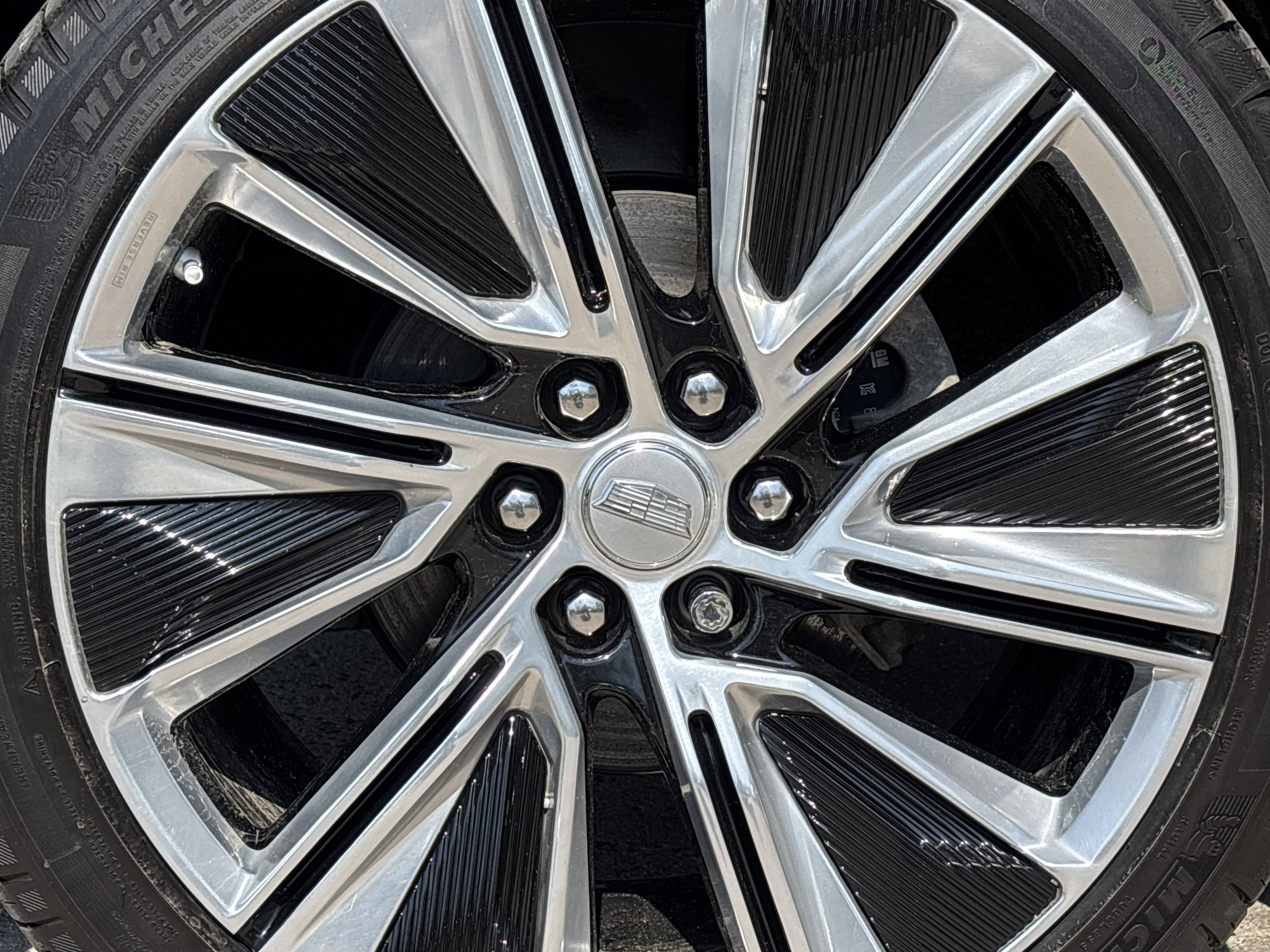 2024 Cadillac LYRIQ Luxury 3