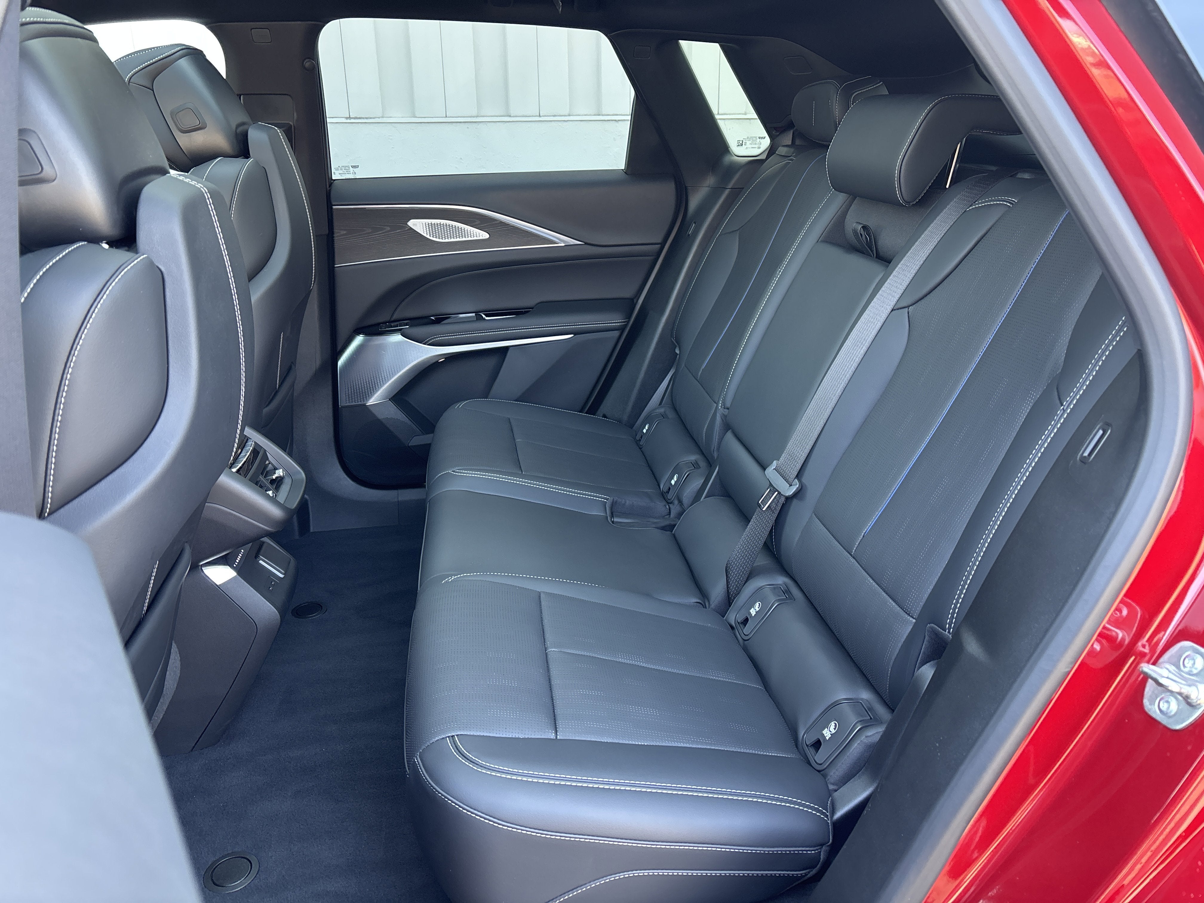 2024 Cadillac LYRIQ Luxury 3