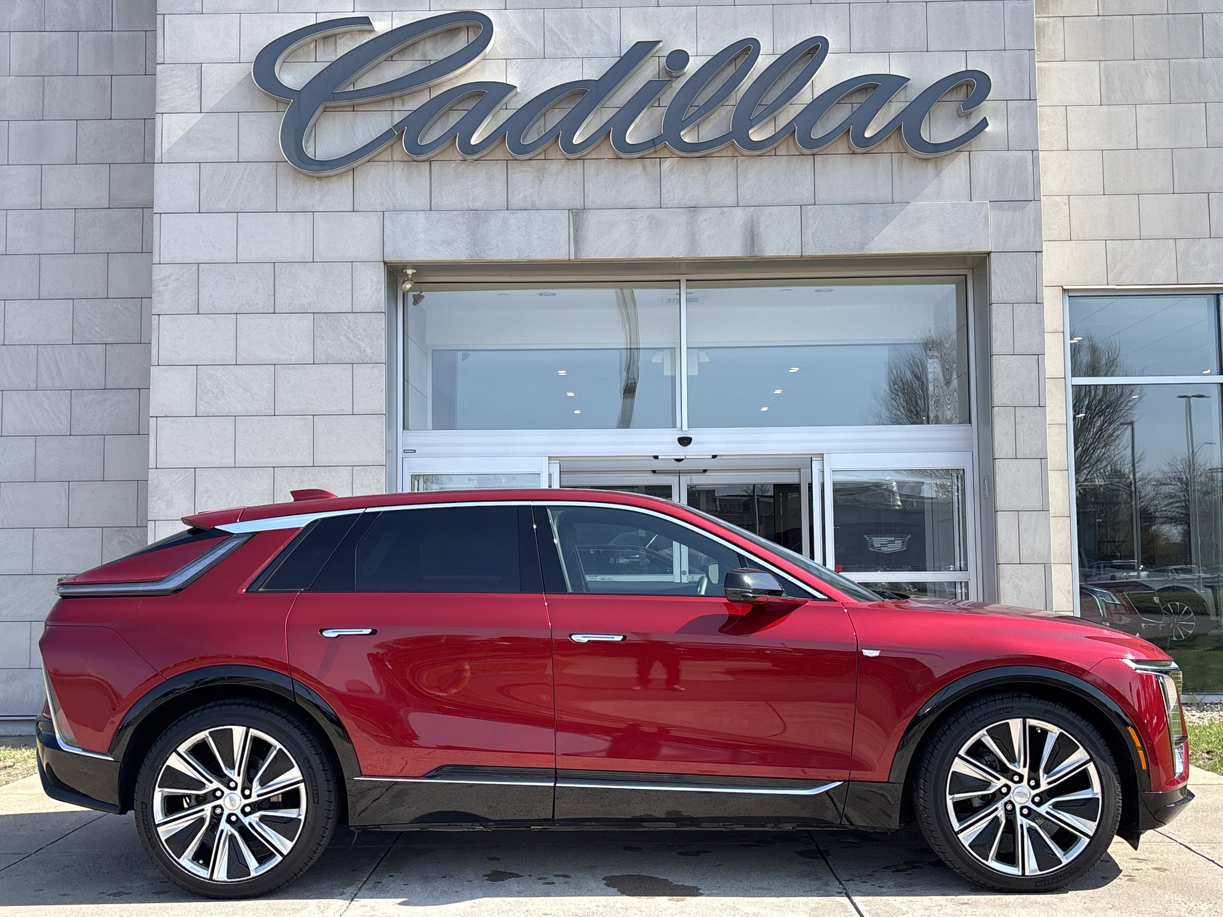 2024 Cadillac LYRIQ Luxury 3