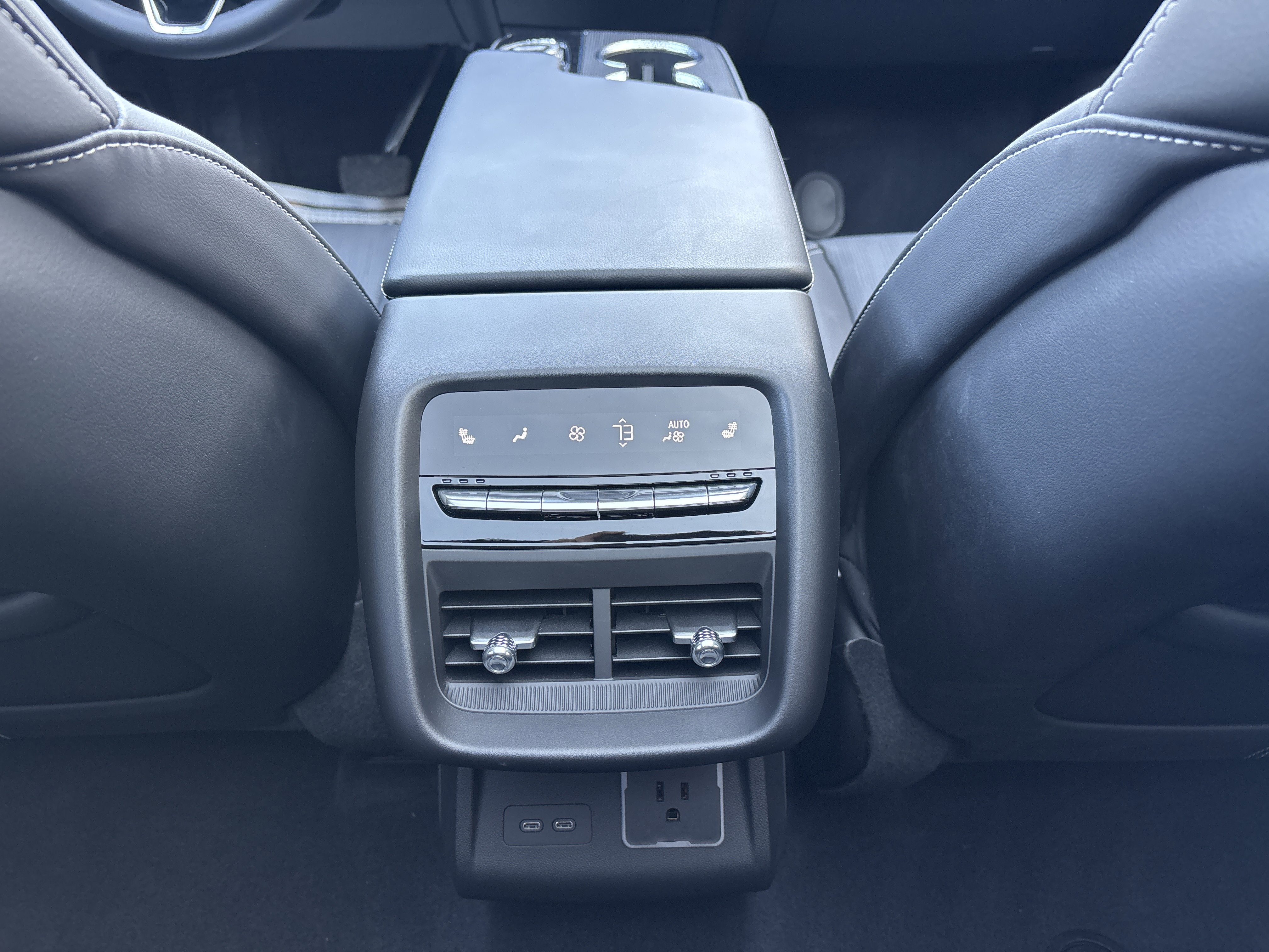 2024 Cadillac LYRIQ Luxury 3