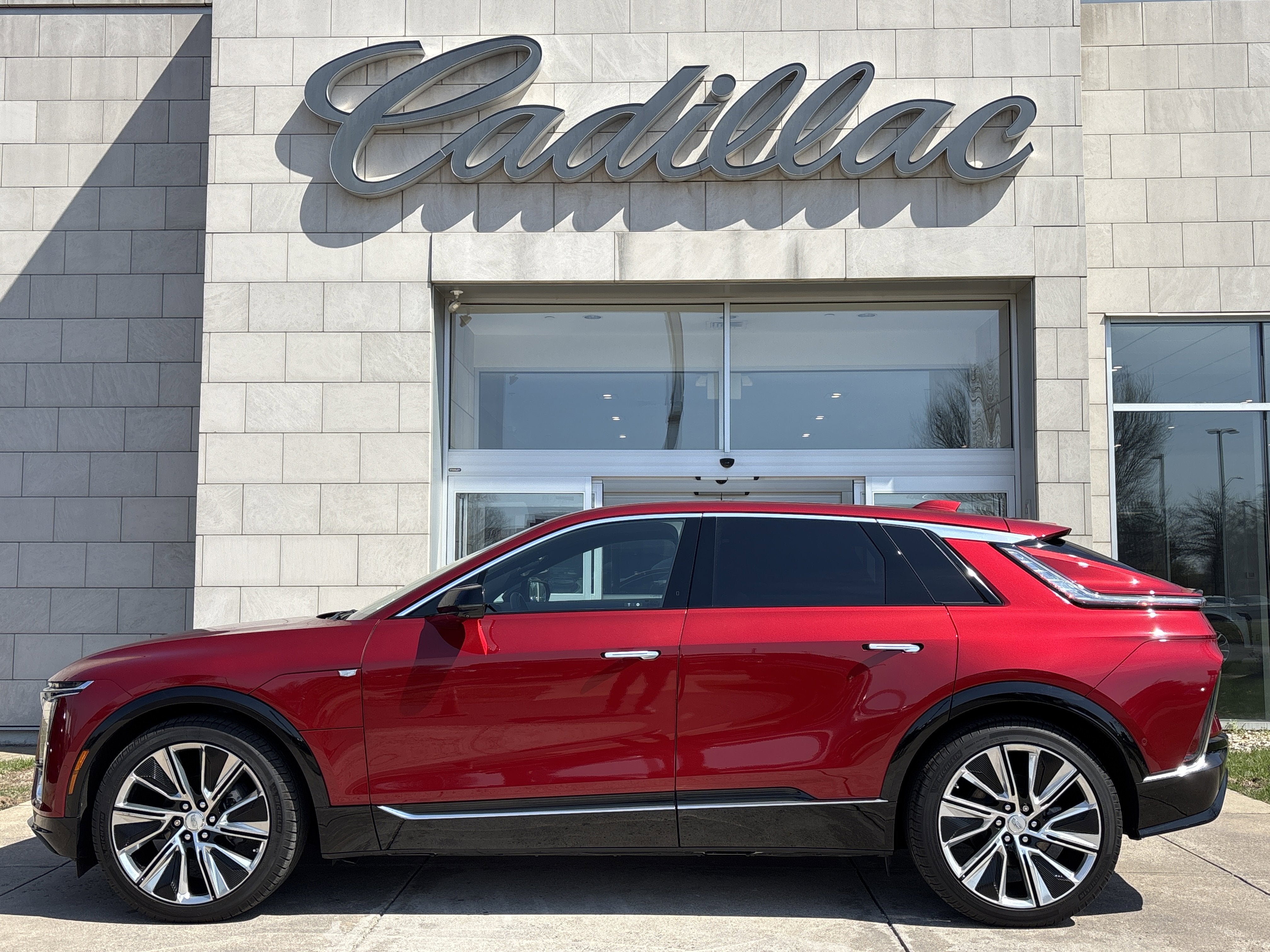 2024 Cadillac LYRIQ Luxury 3