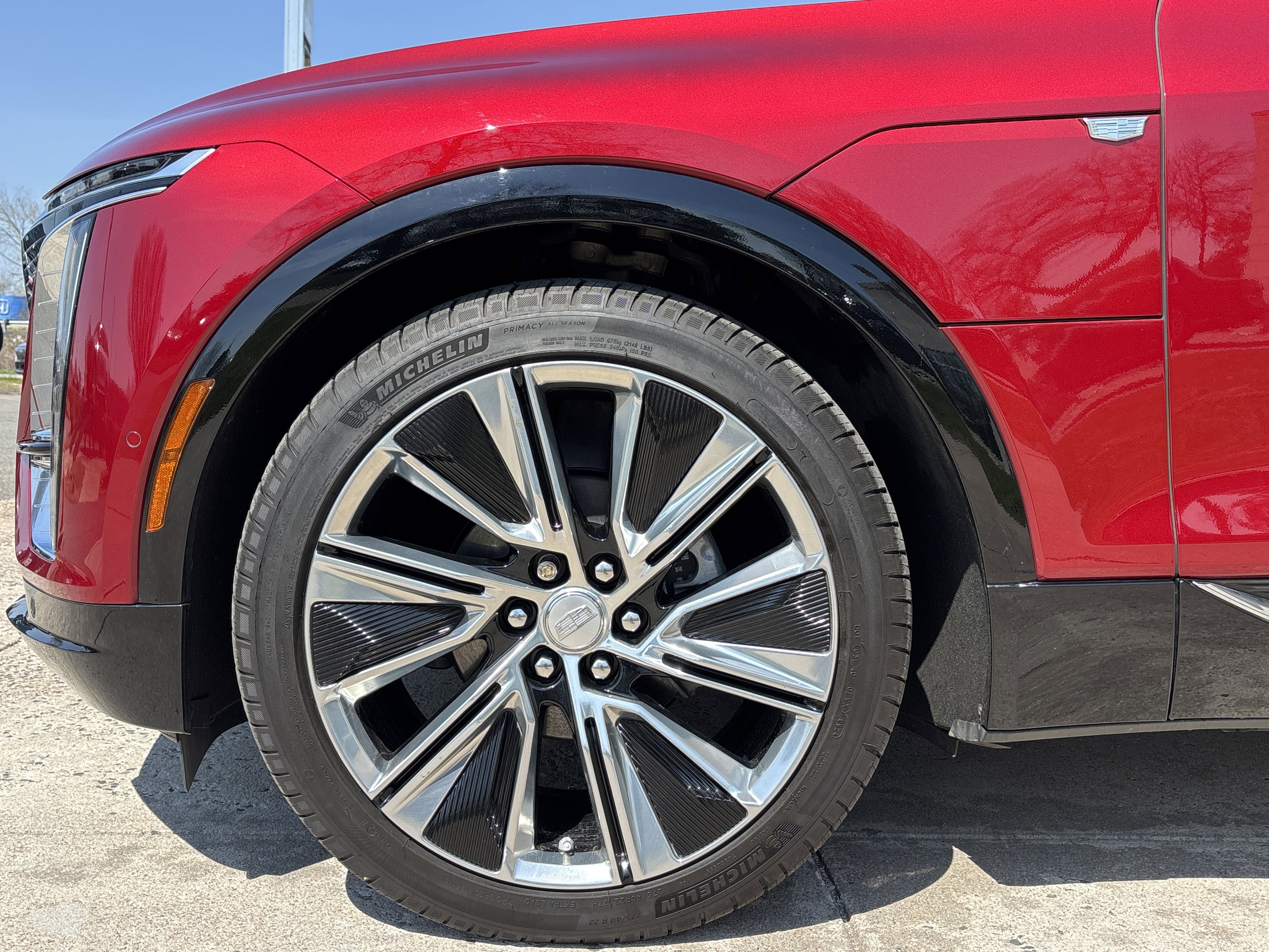 2024 Cadillac LYRIQ Luxury 3