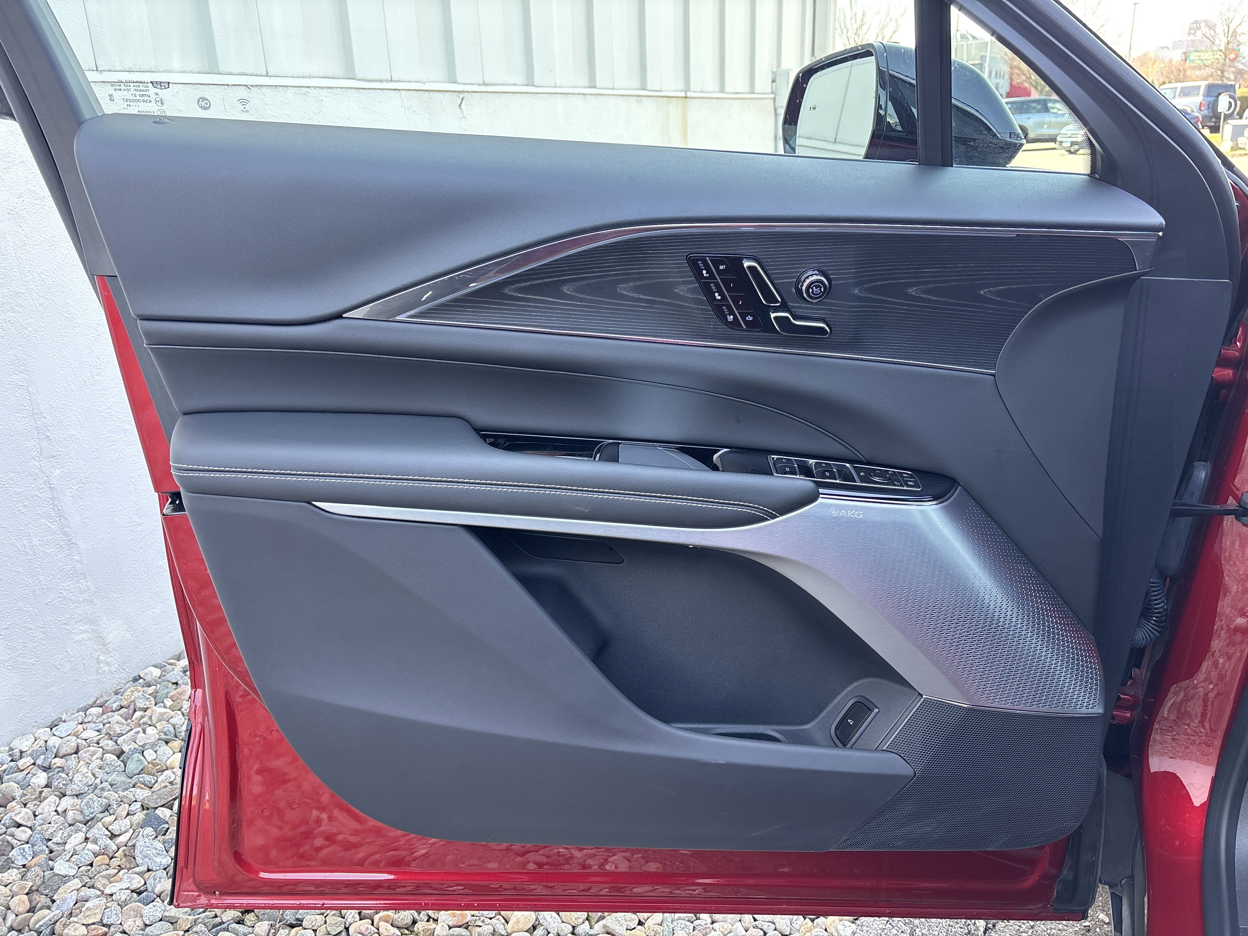 2024 Cadillac LYRIQ Luxury 3