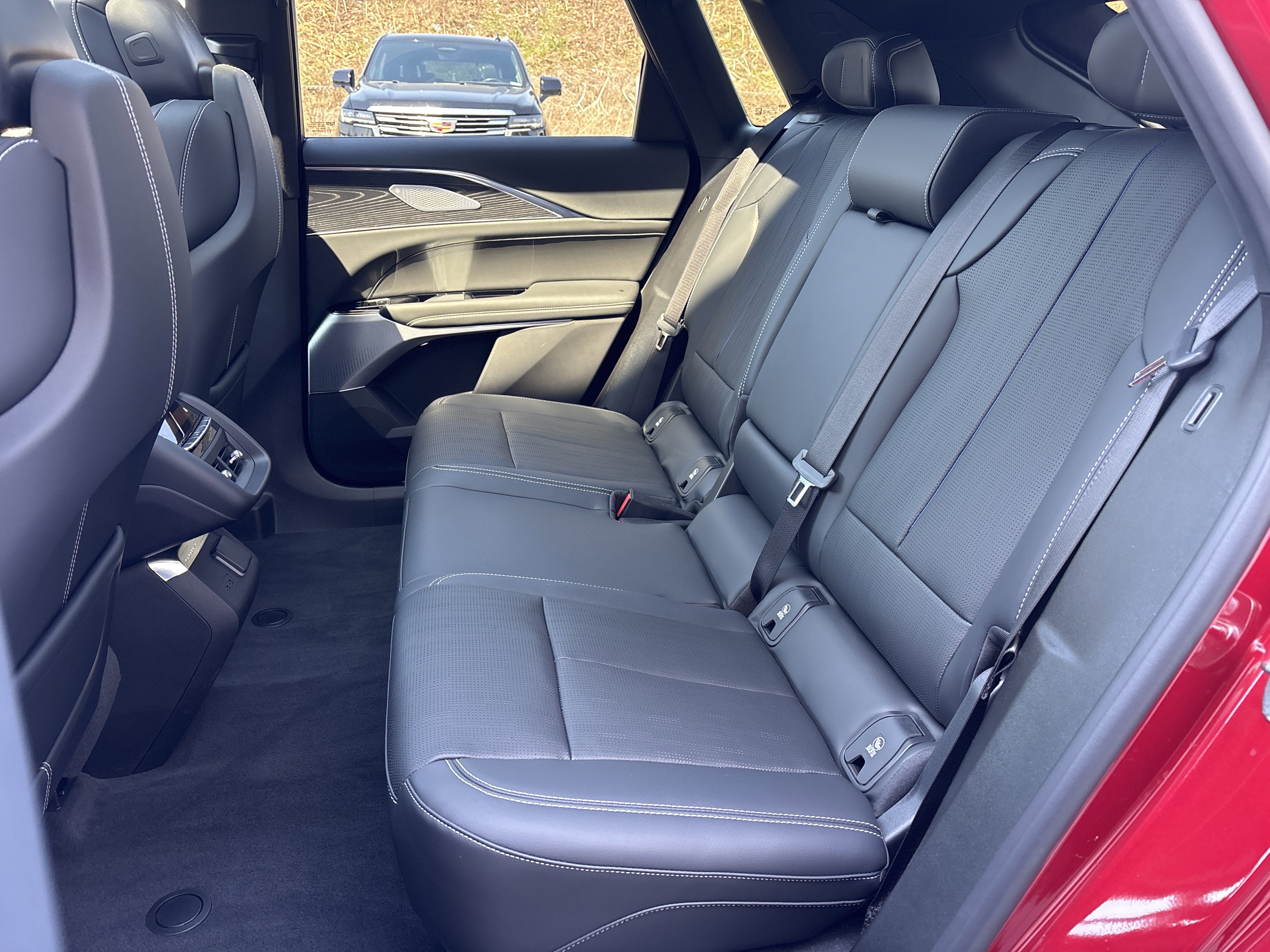 2024 Cadillac LYRIQ Luxury 3