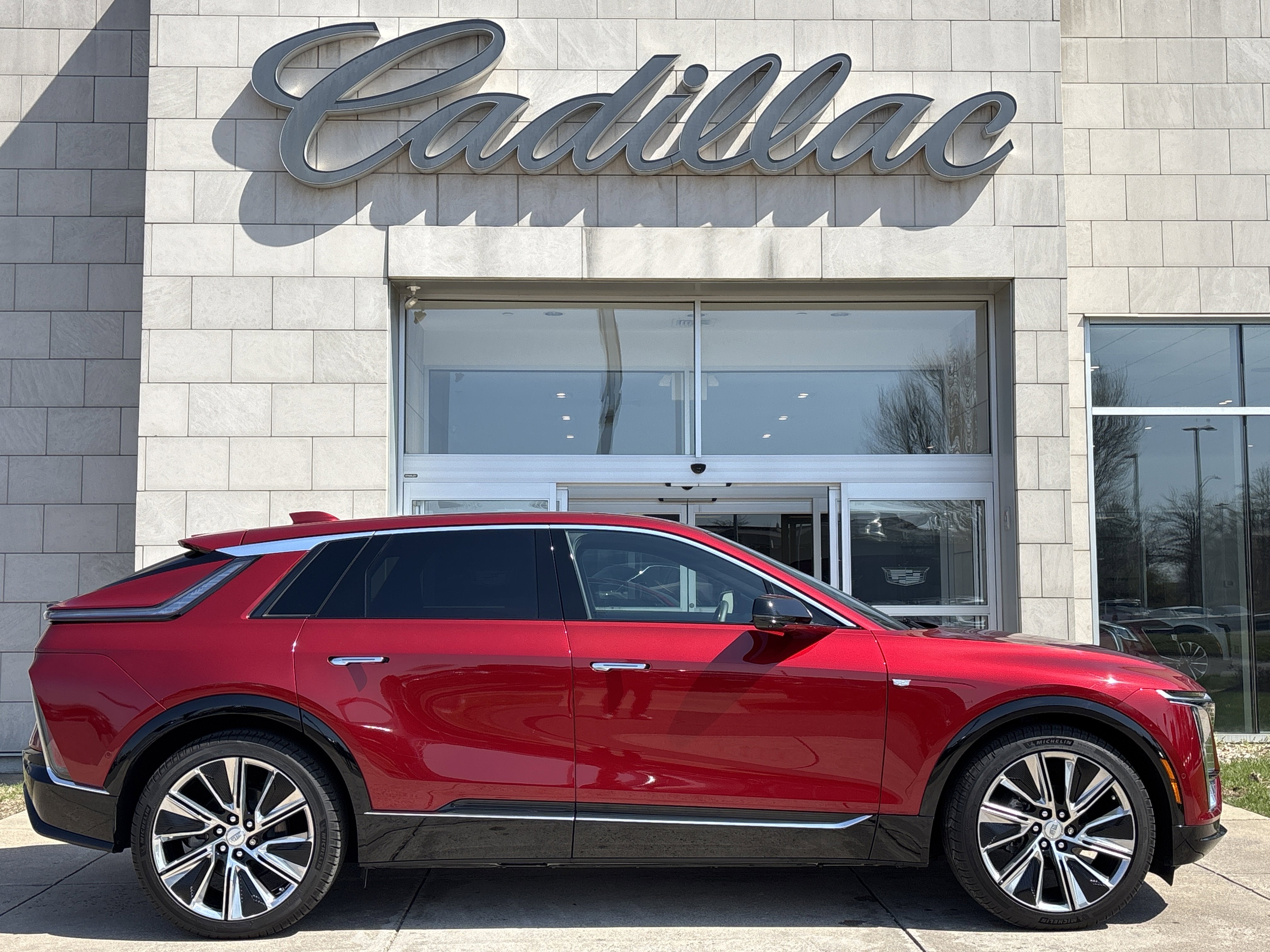 2024 Cadillac LYRIQ Luxury 3