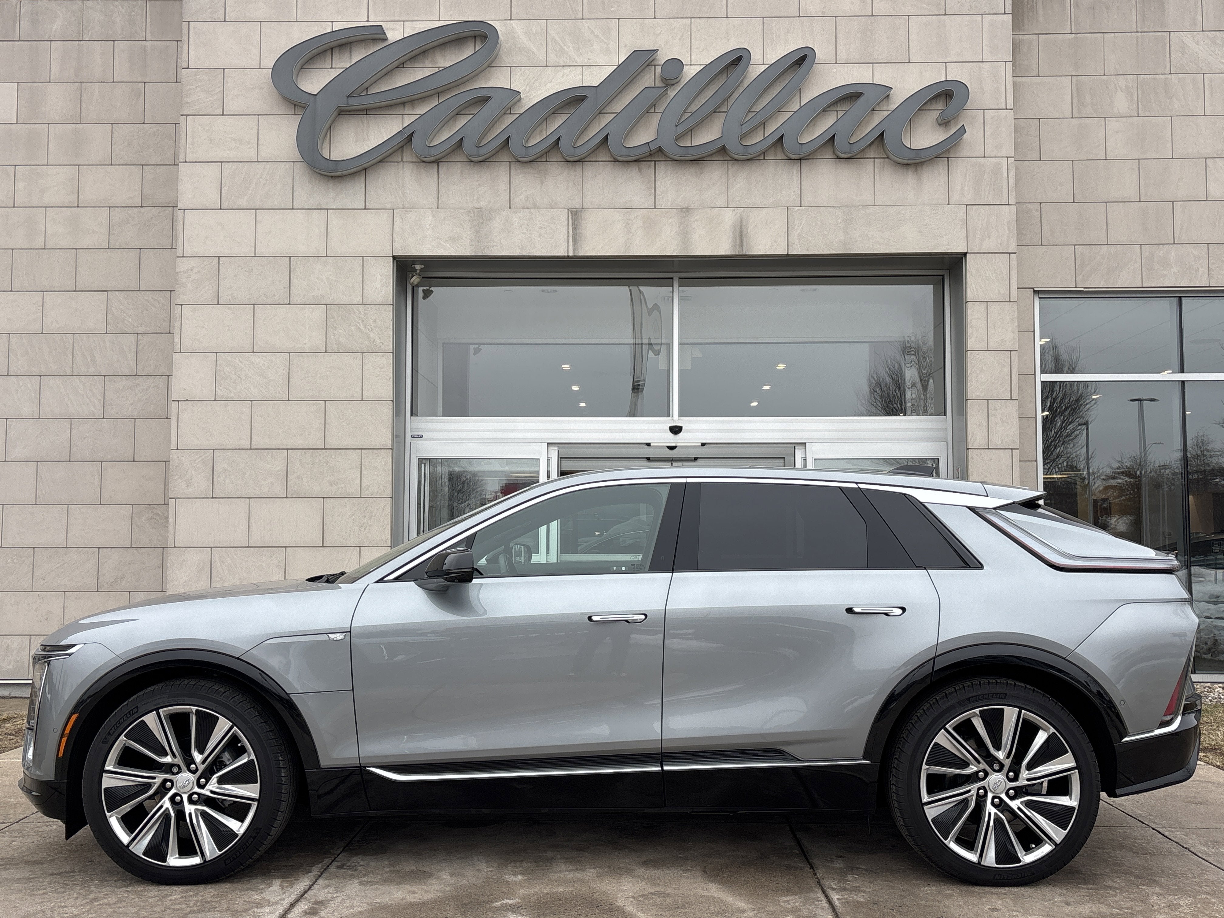 2024 Cadillac LYRIQ Luxury 3