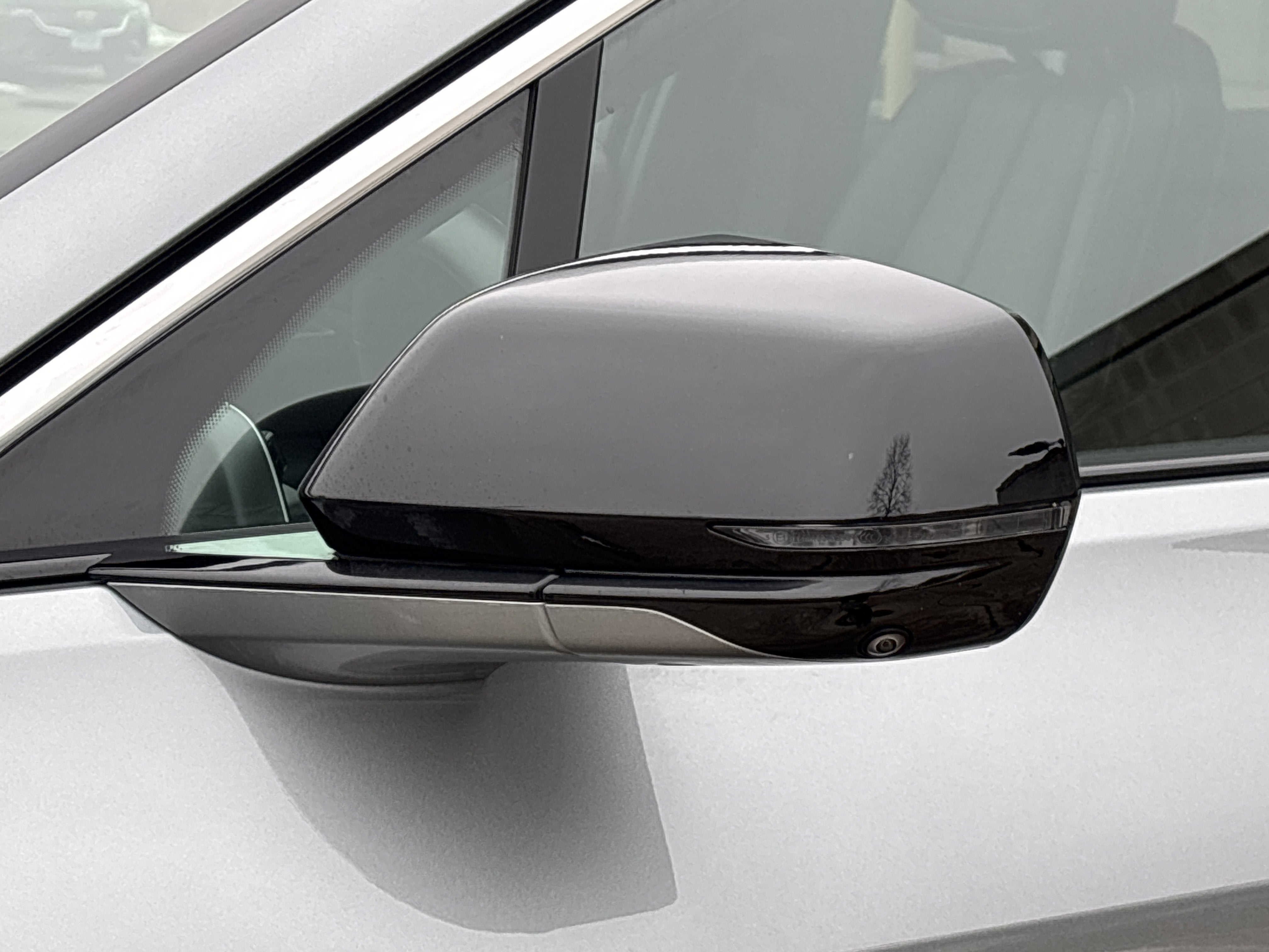 2024 Cadillac LYRIQ Luxury 3