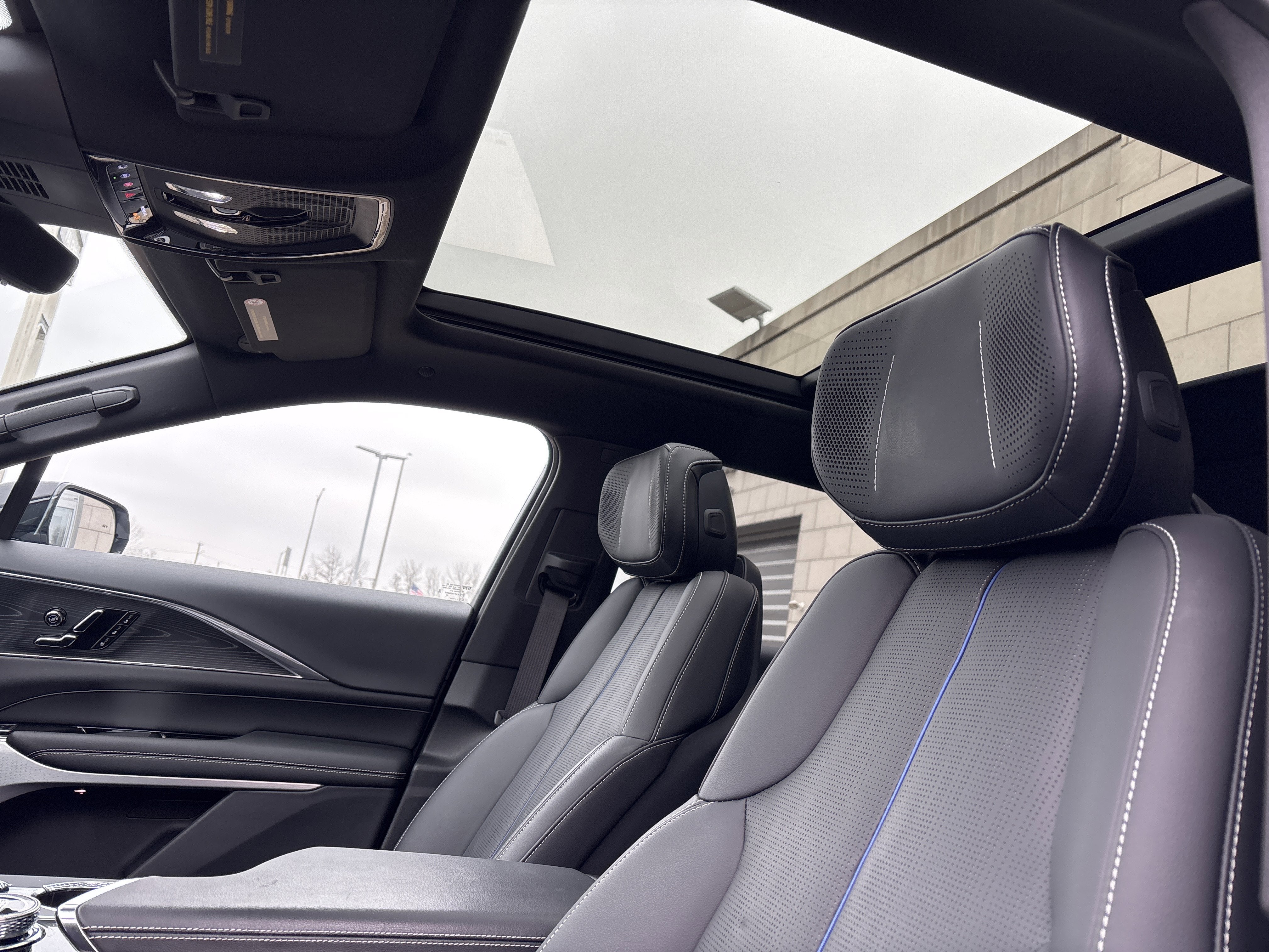 2024 Cadillac LYRIQ Luxury 3