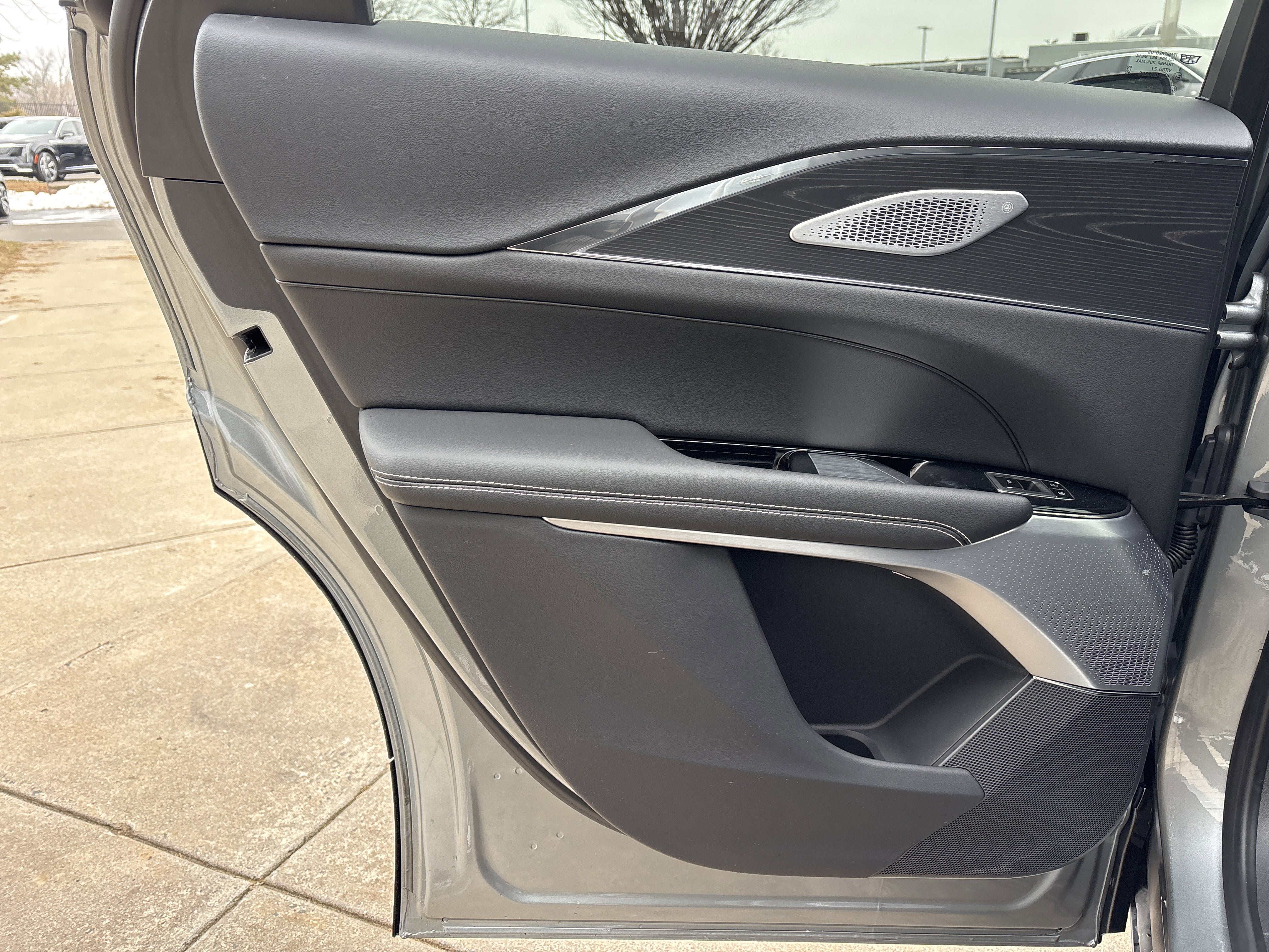 2024 Cadillac LYRIQ Luxury 3