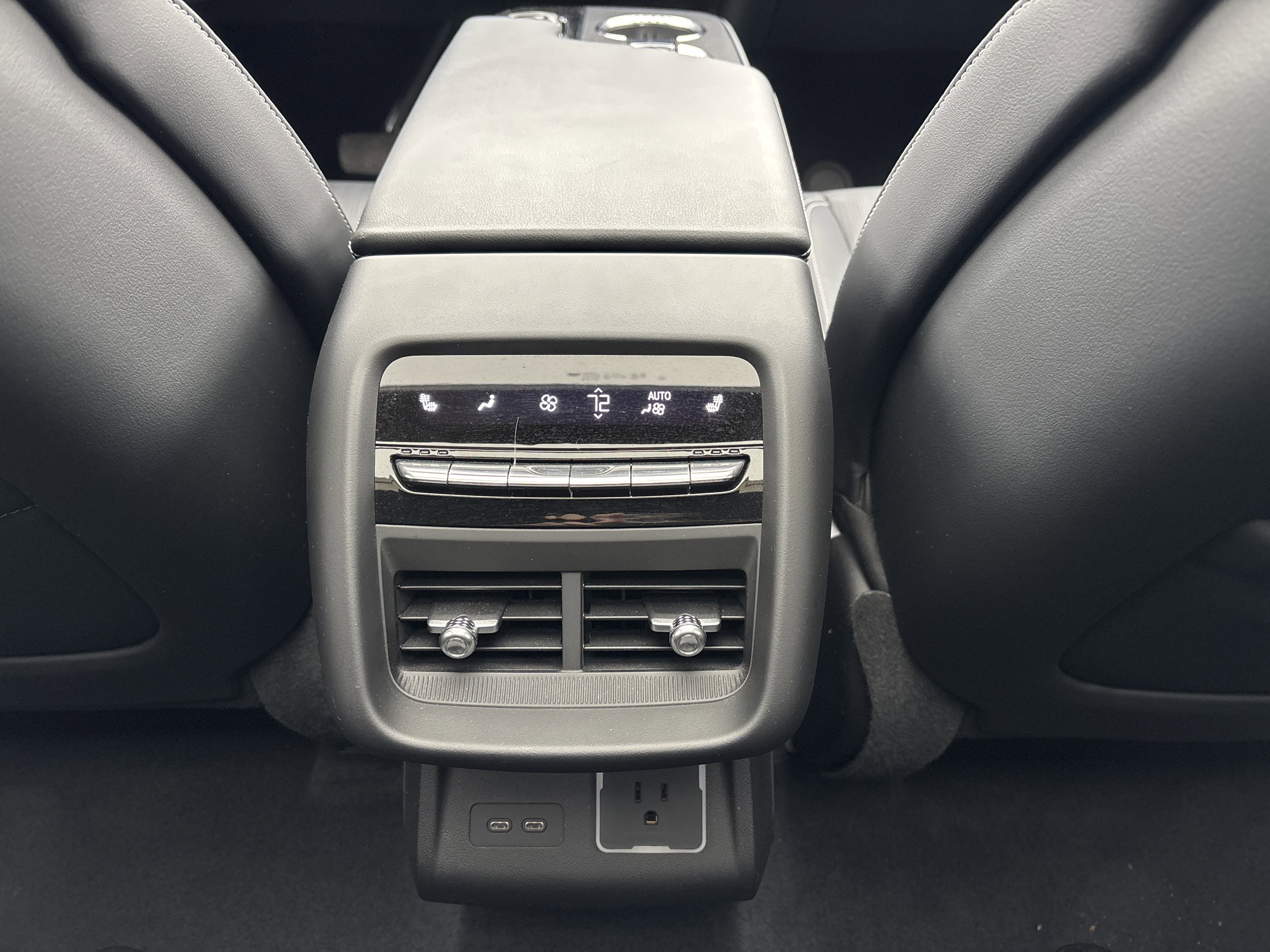 2024 Cadillac LYRIQ Luxury 3