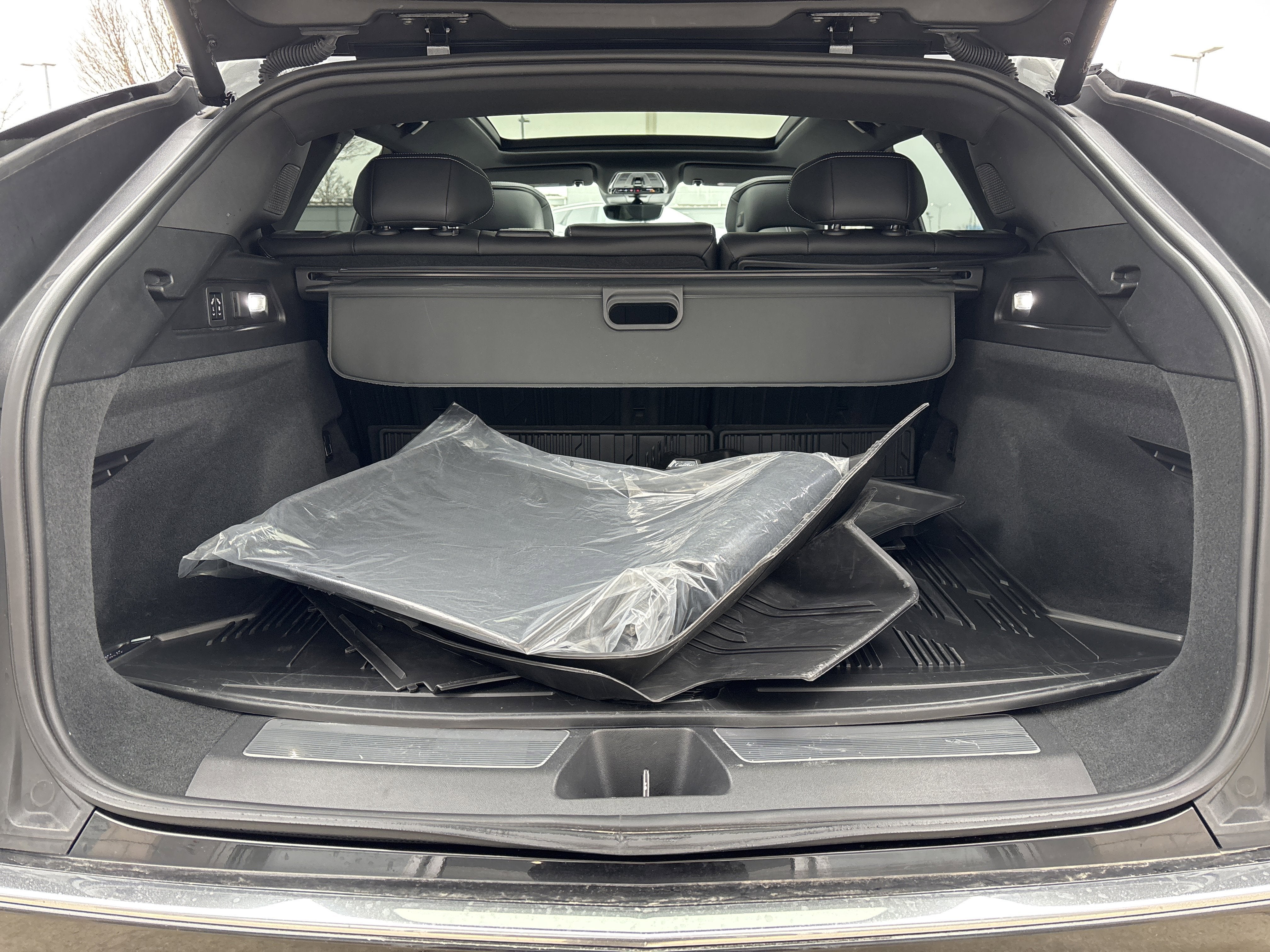 2024 Cadillac LYRIQ Luxury 3