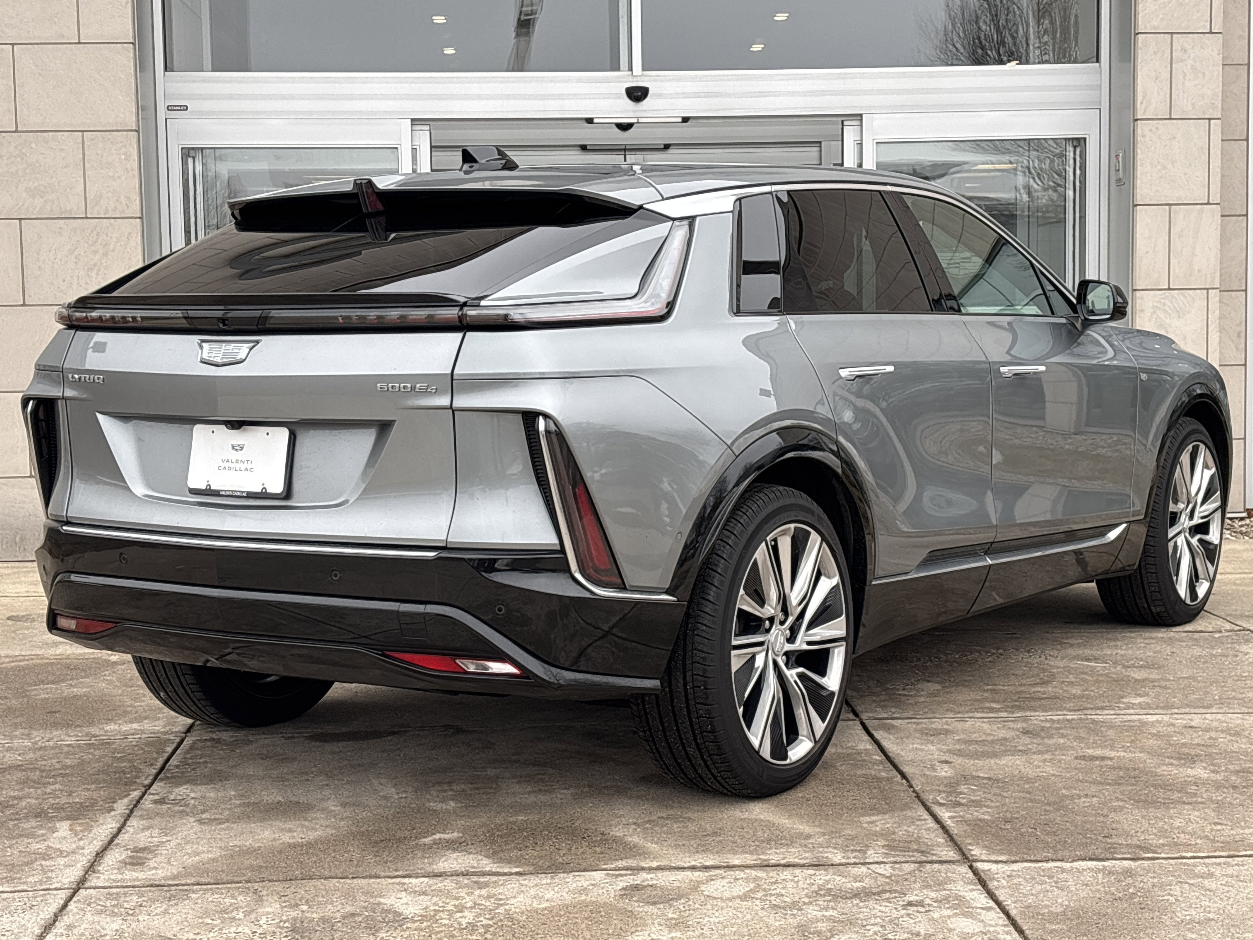 2024 Cadillac LYRIQ Luxury 3