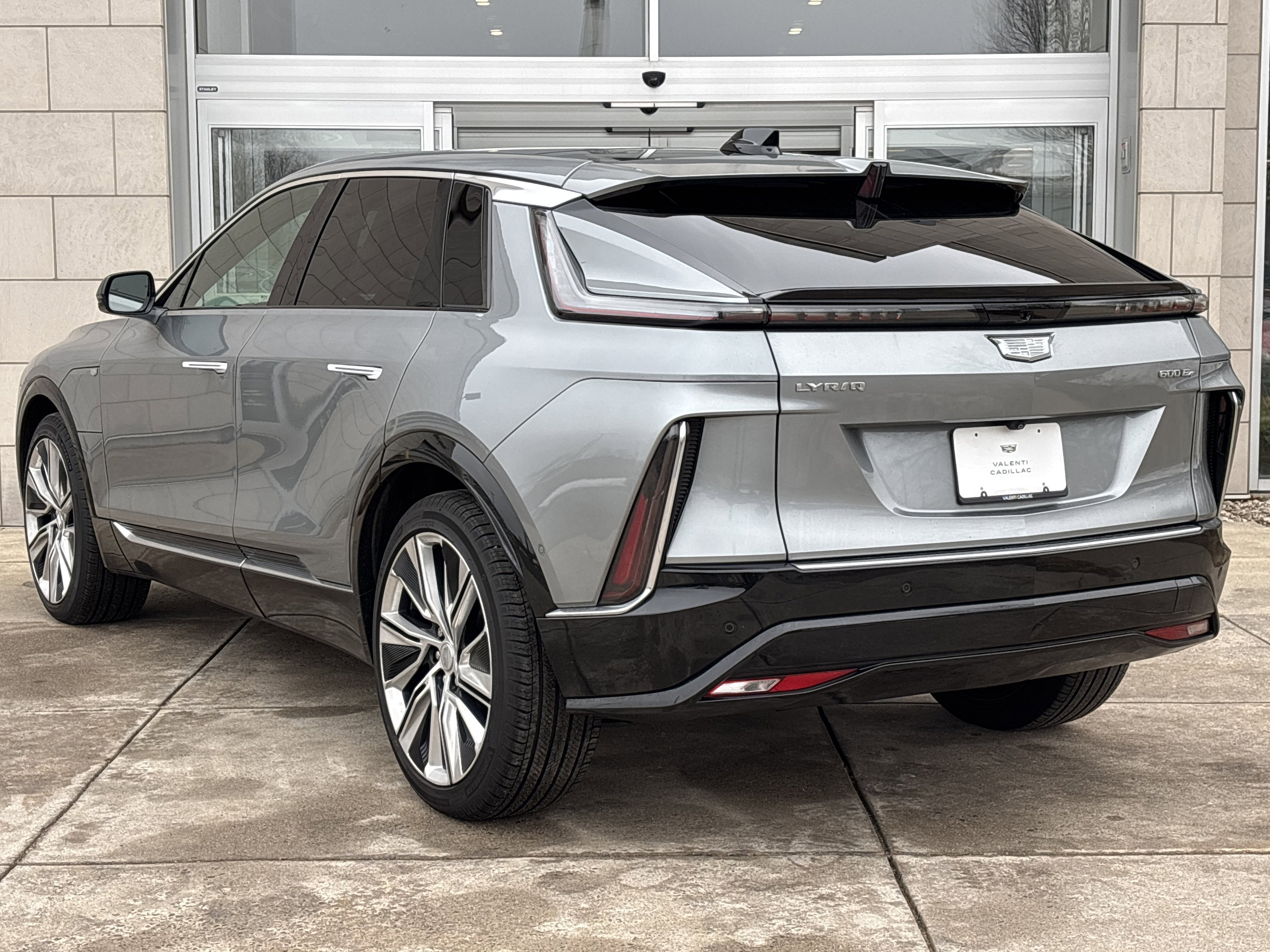 2024 Cadillac LYRIQ Luxury 3