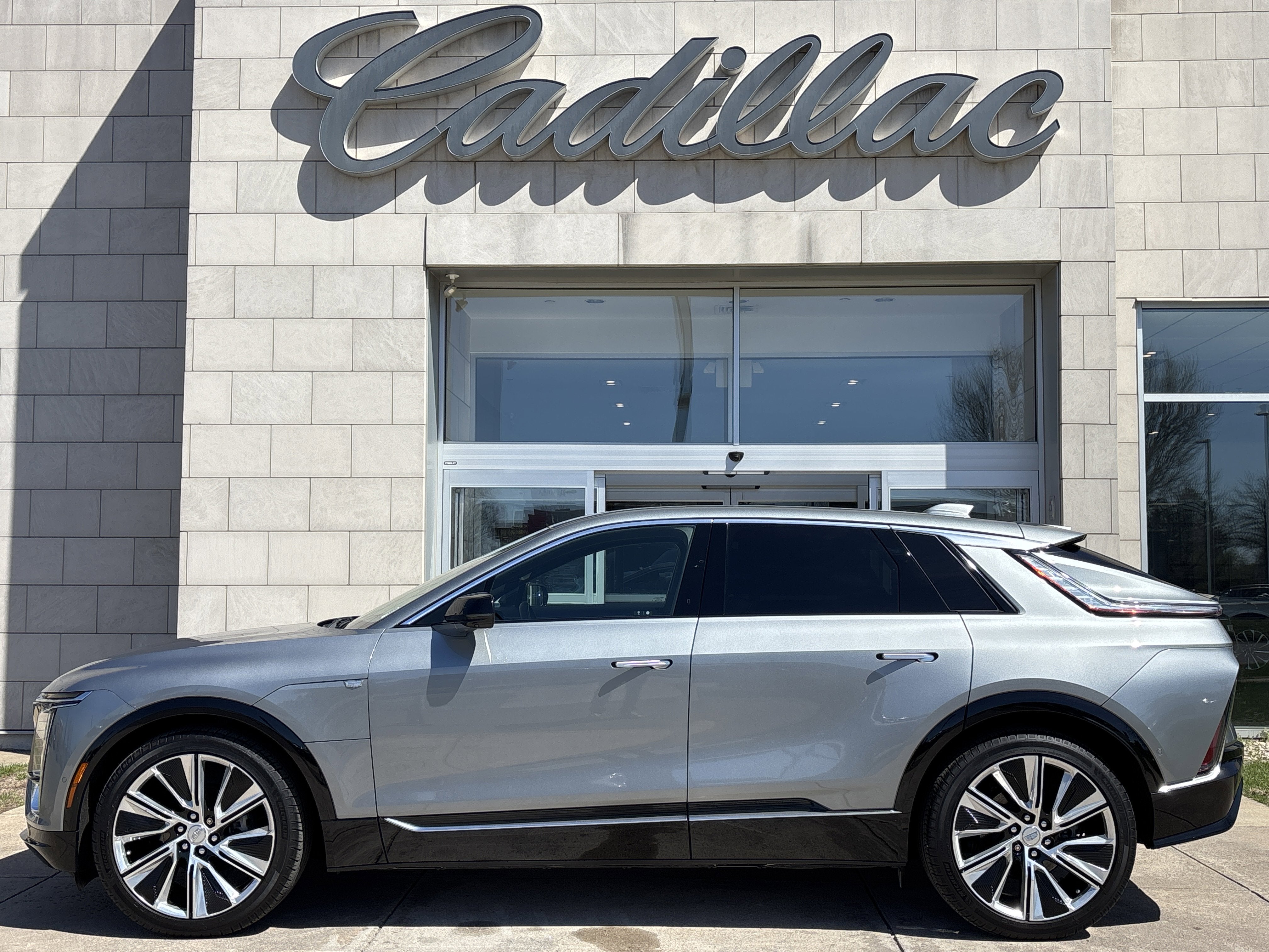 2024 Cadillac LYRIQ Luxury 3