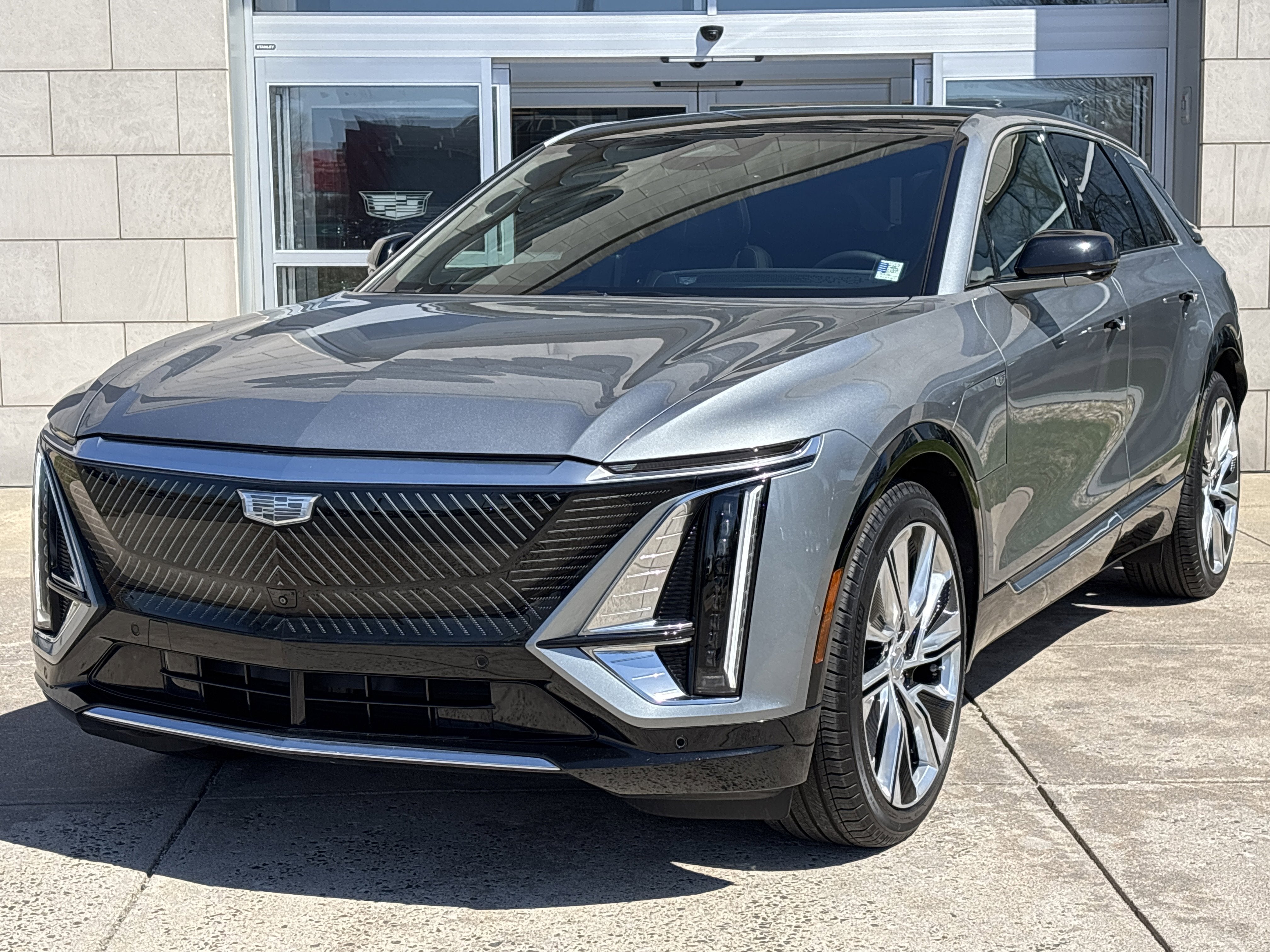 2024 Cadillac LYRIQ Luxury 3