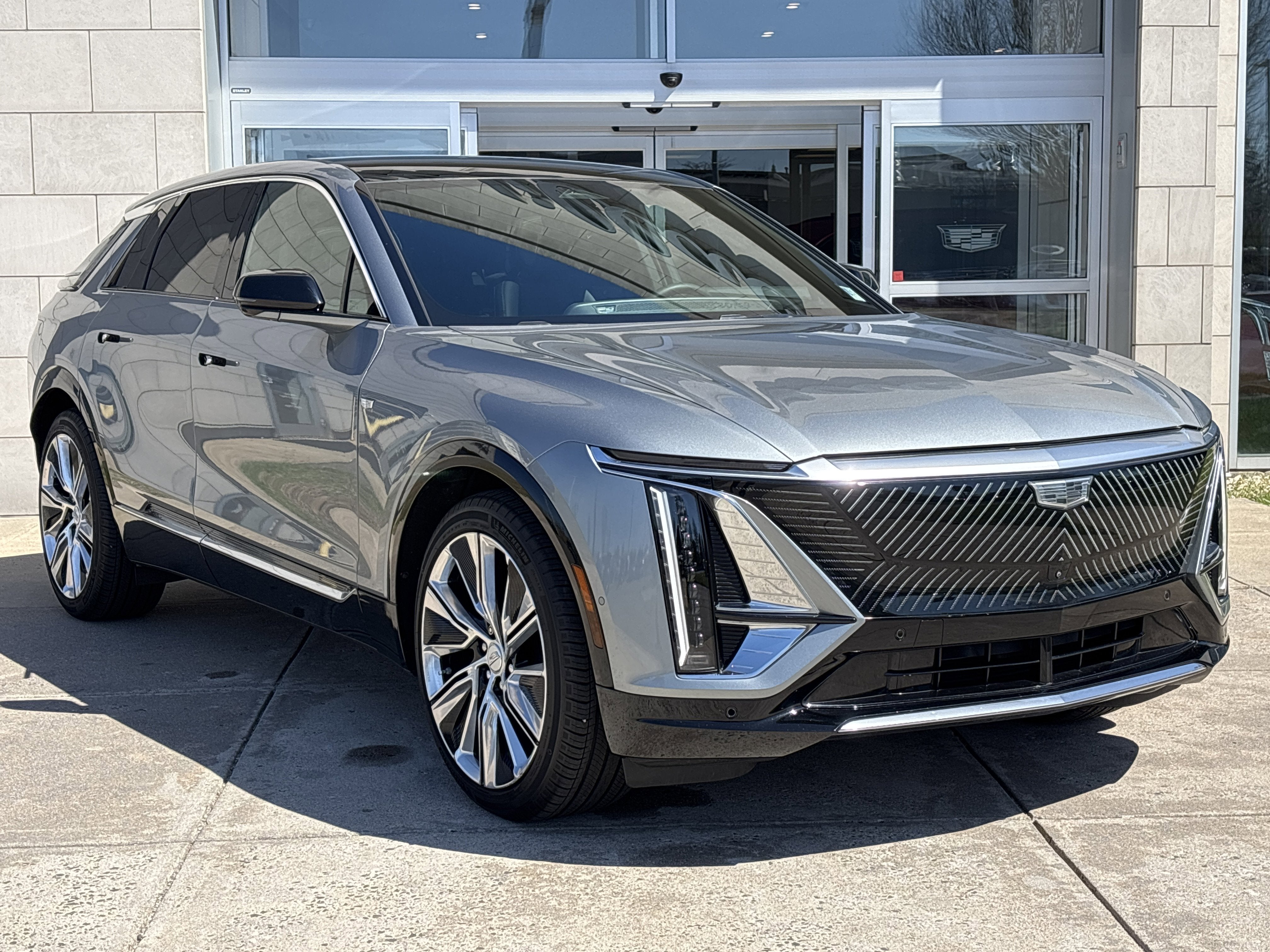 Used 2024 Cadillac LYRIQ Luxury 3 with VIN 1GYKPSRL3RZ141239 for sale in Hartford, CT