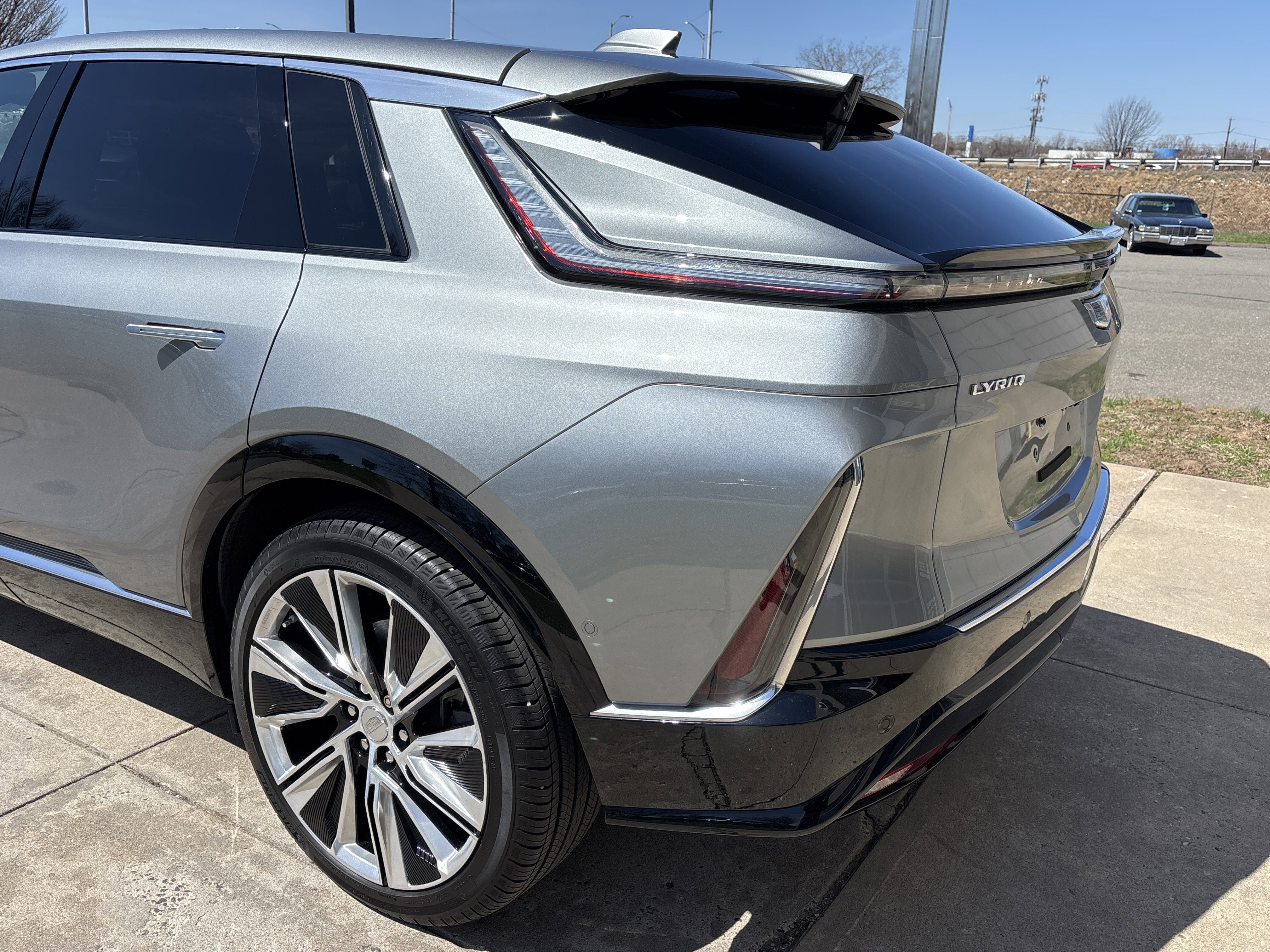 2024 Cadillac LYRIQ Luxury 3