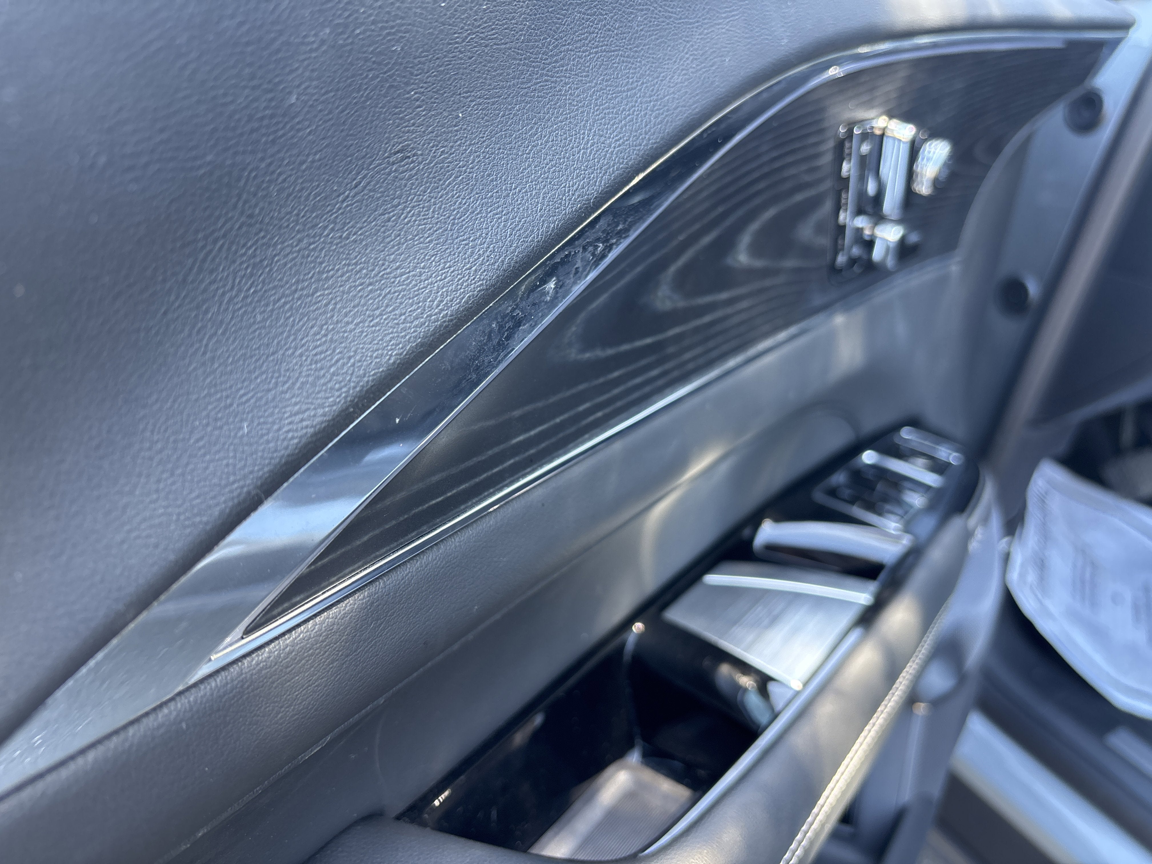 2024 Cadillac LYRIQ Luxury 3